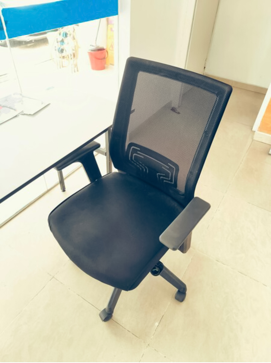 椅子好评10-30字，丝滑舒适无异味！