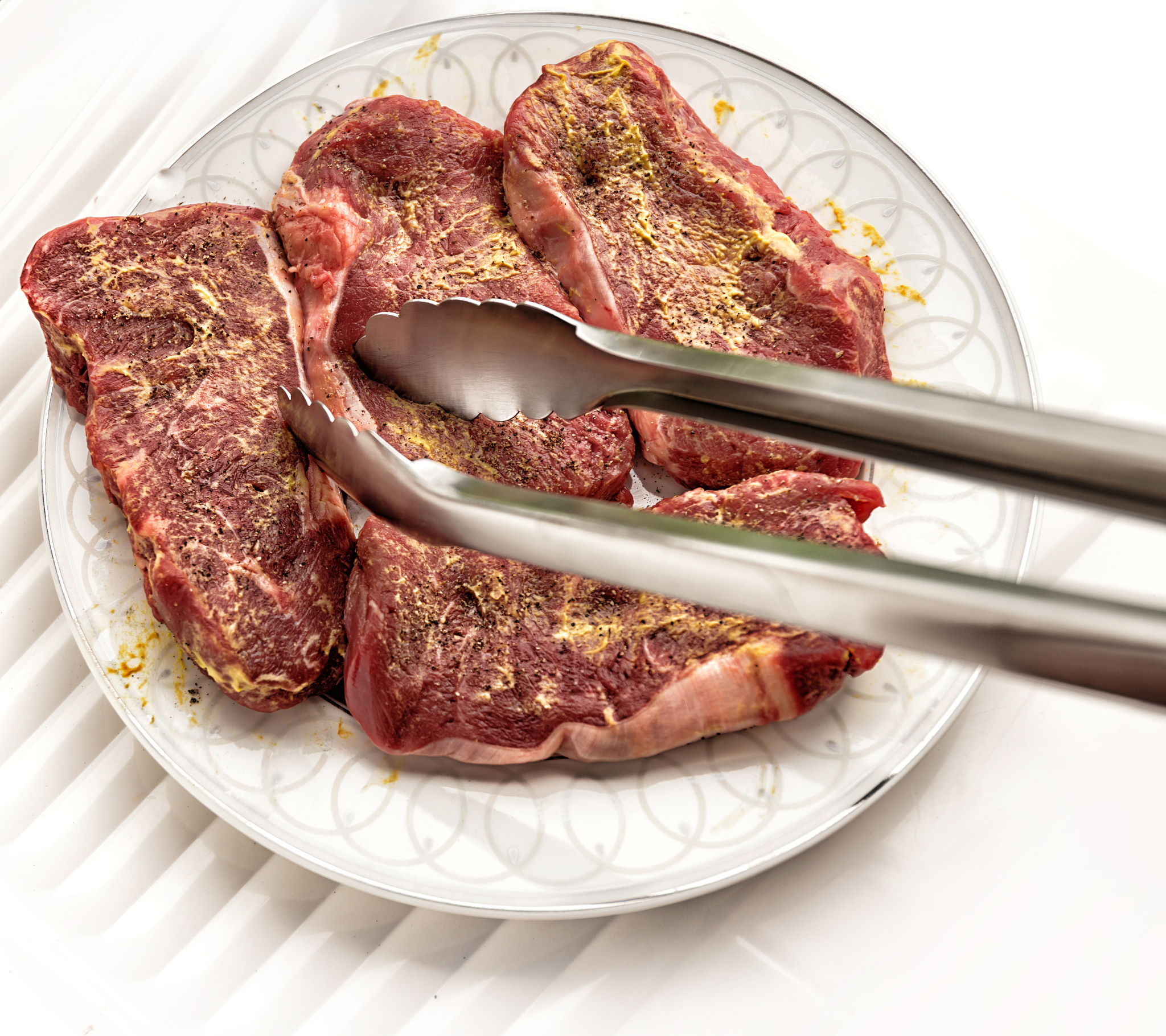 后牙种植体选择：骨水平种植体更稳固