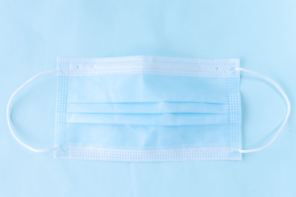 医疗行业口罩产品健康年轻活力。参考以上关键词帮我想十个logo的名称三个字以内