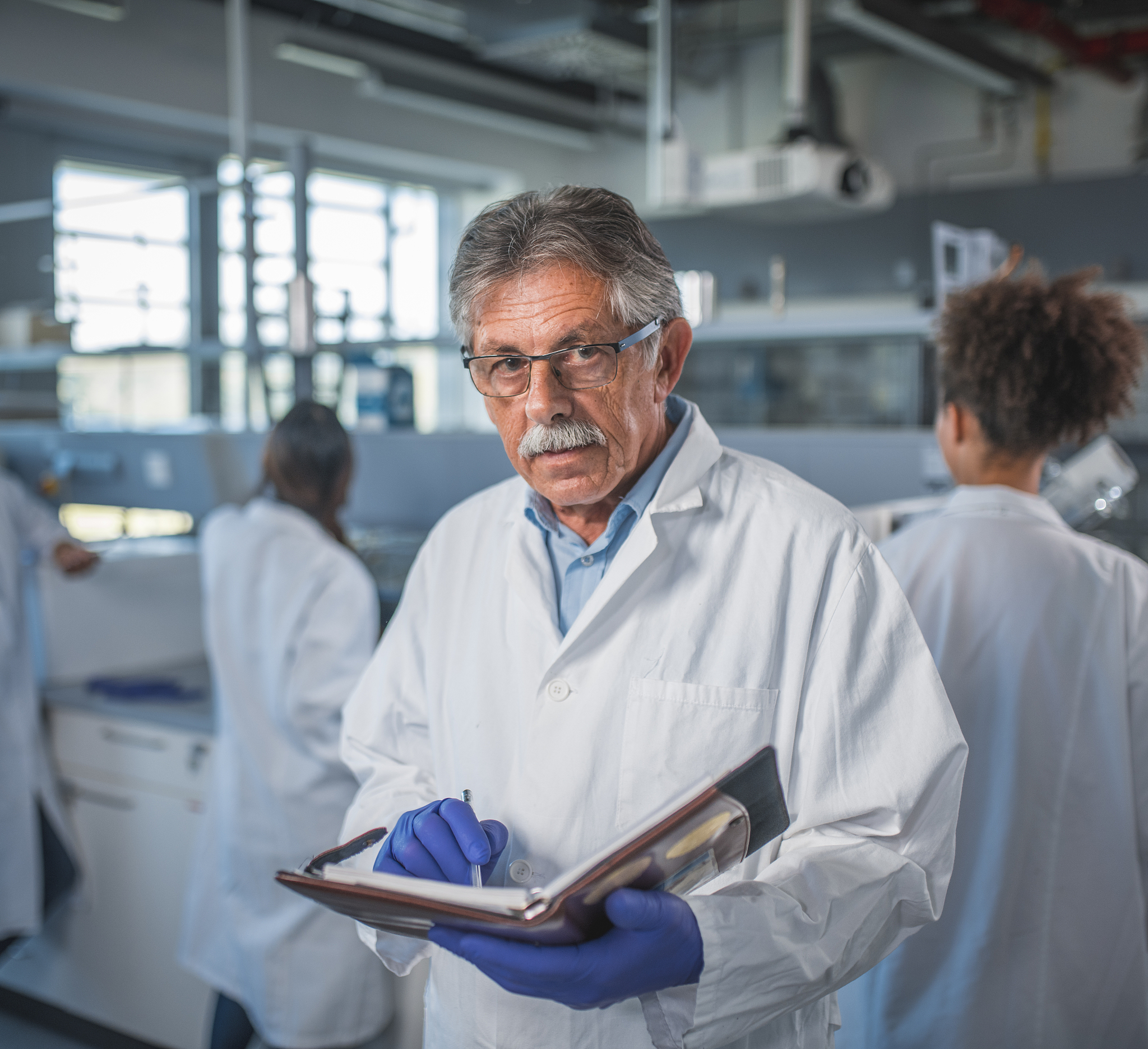 大学生打扫实验室的劳动日记