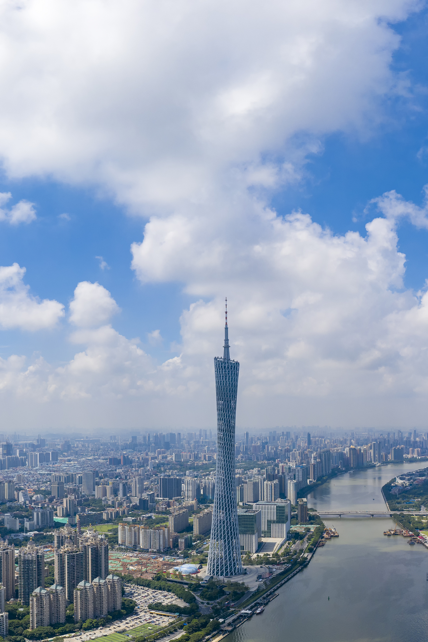 航拍中国广州地标建筑广州塔