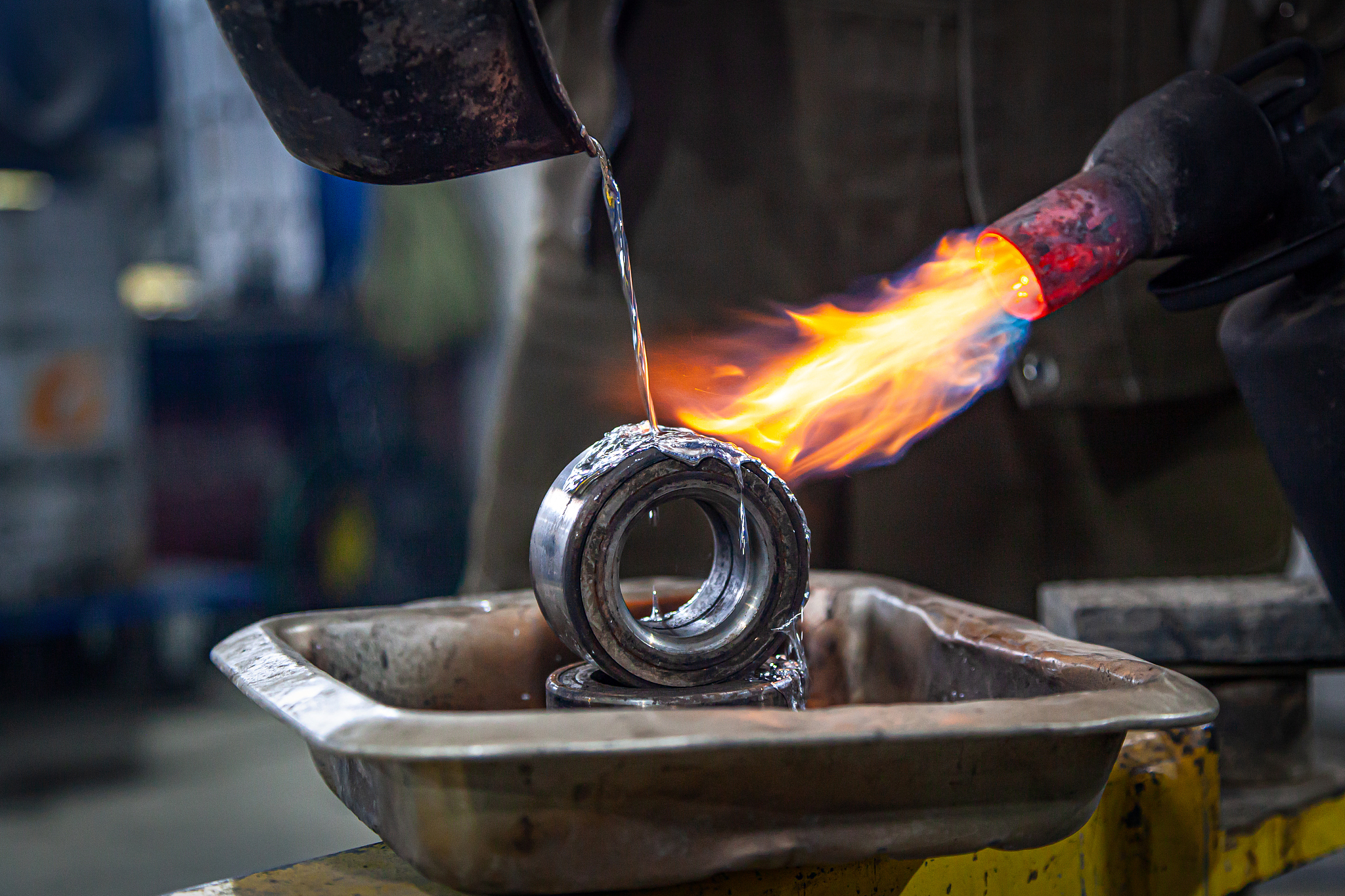 锻造技术在制造业中的地位与应用1000字论文