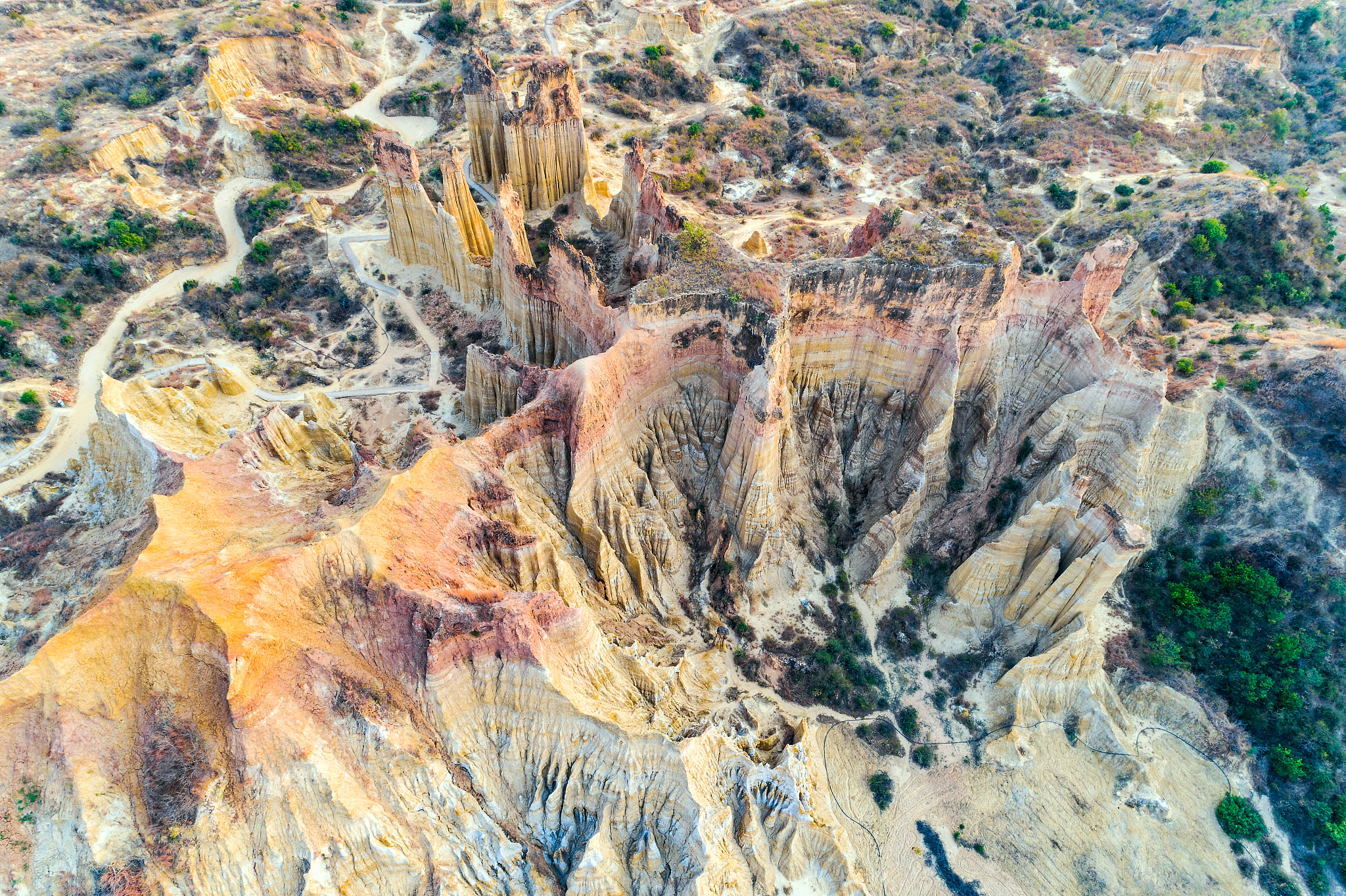 探索地球奥秘：户外活动中的地质奇观与科学发现