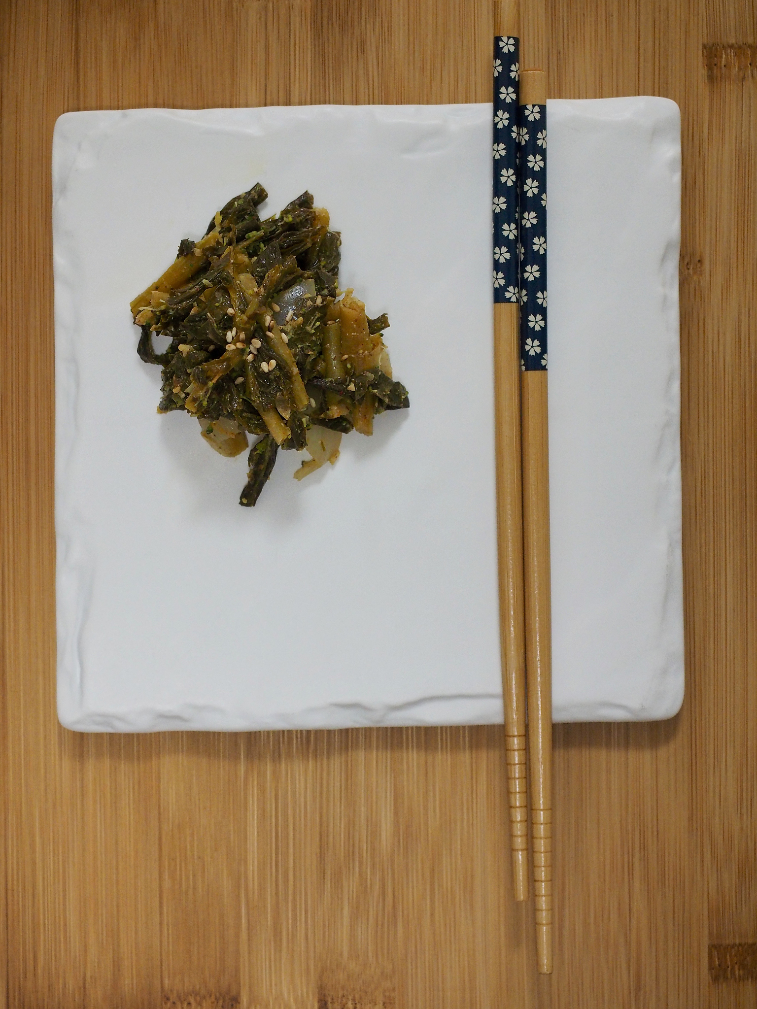 请写一段话阐述如何教授外国人韩语