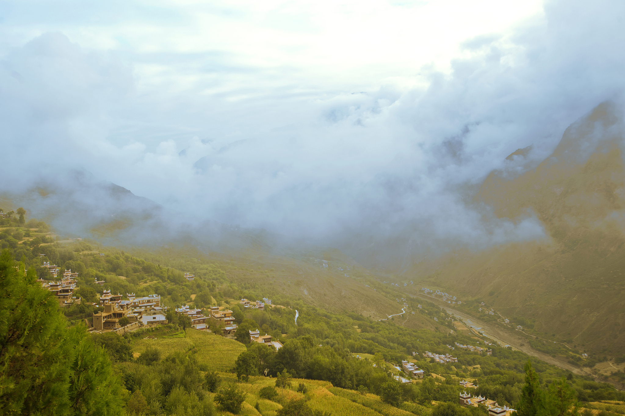 Discover the Enchanting Beauties of Danba: Annual Beauty Pageant Begins in Ganzi