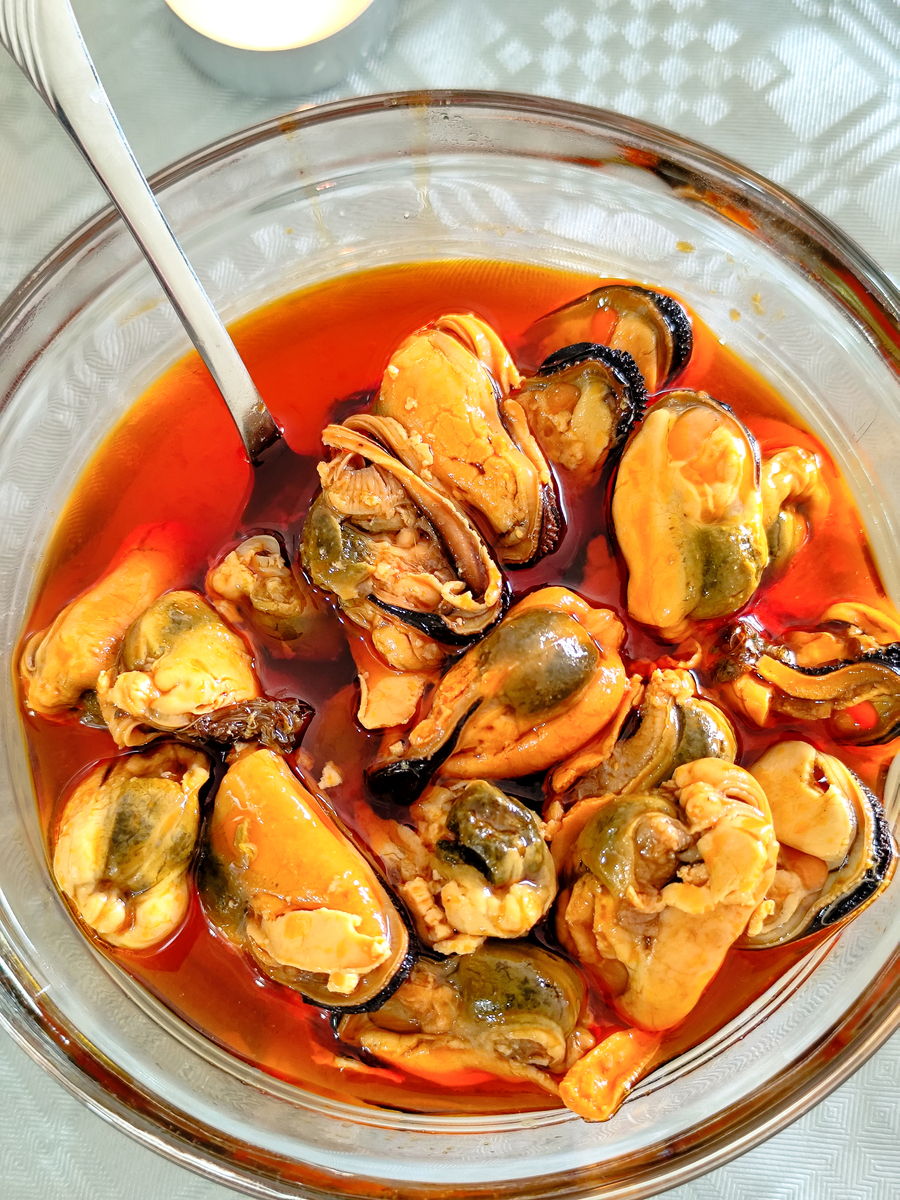 年轻的妹子都愿意吃什么样的海鲜啊帮我用200字详细描述