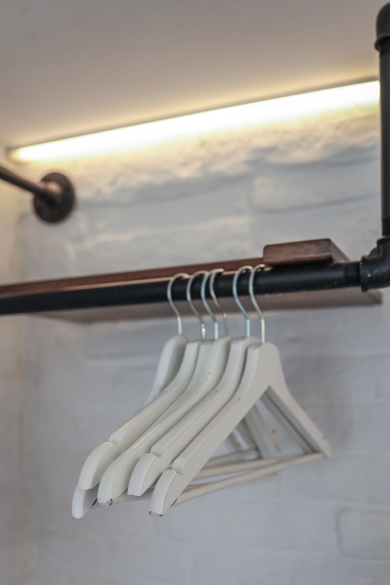 节省空间的壁挂式晾衣架 - 带杆的双层折叠式晾衣架