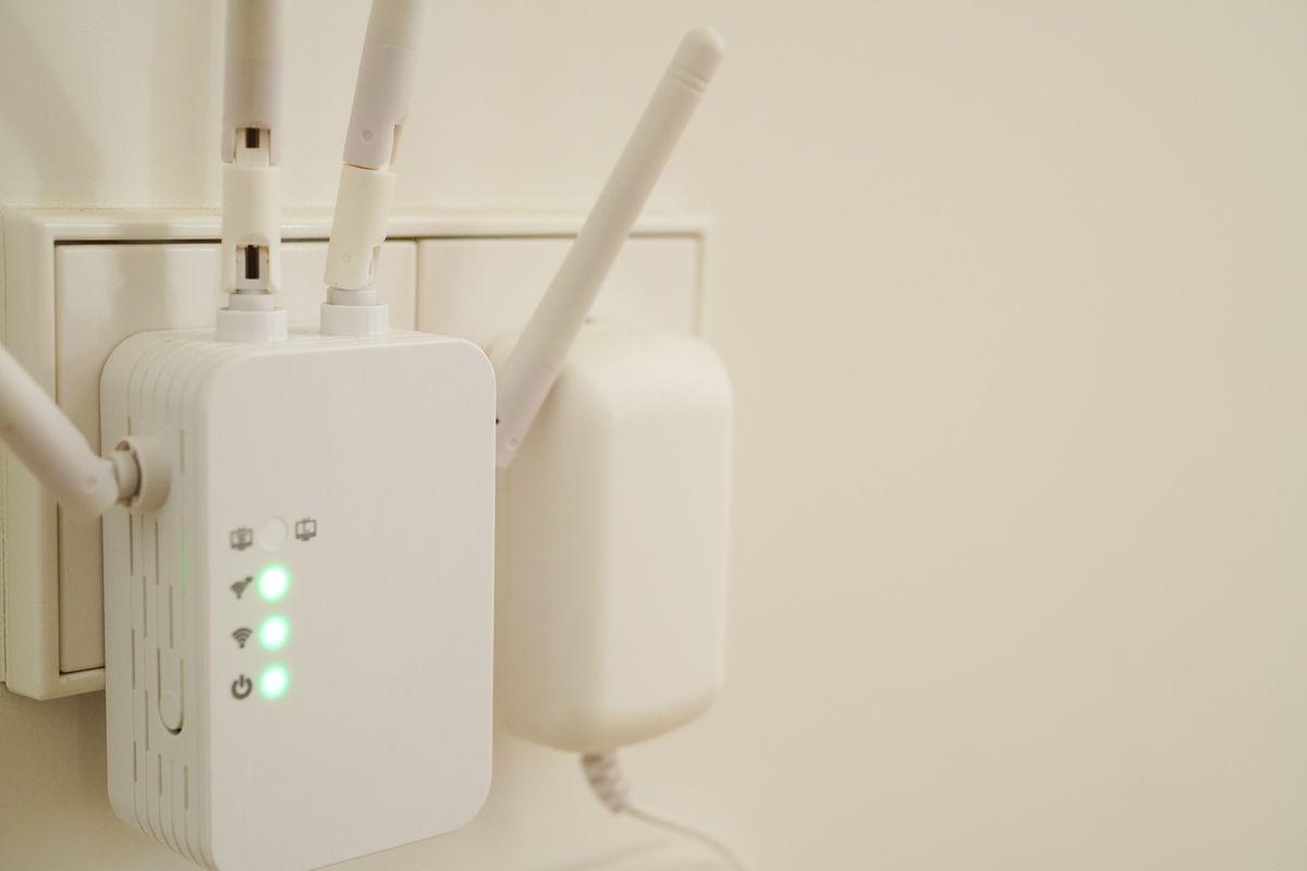 How is the principle of resonant applied in wireless charging technology