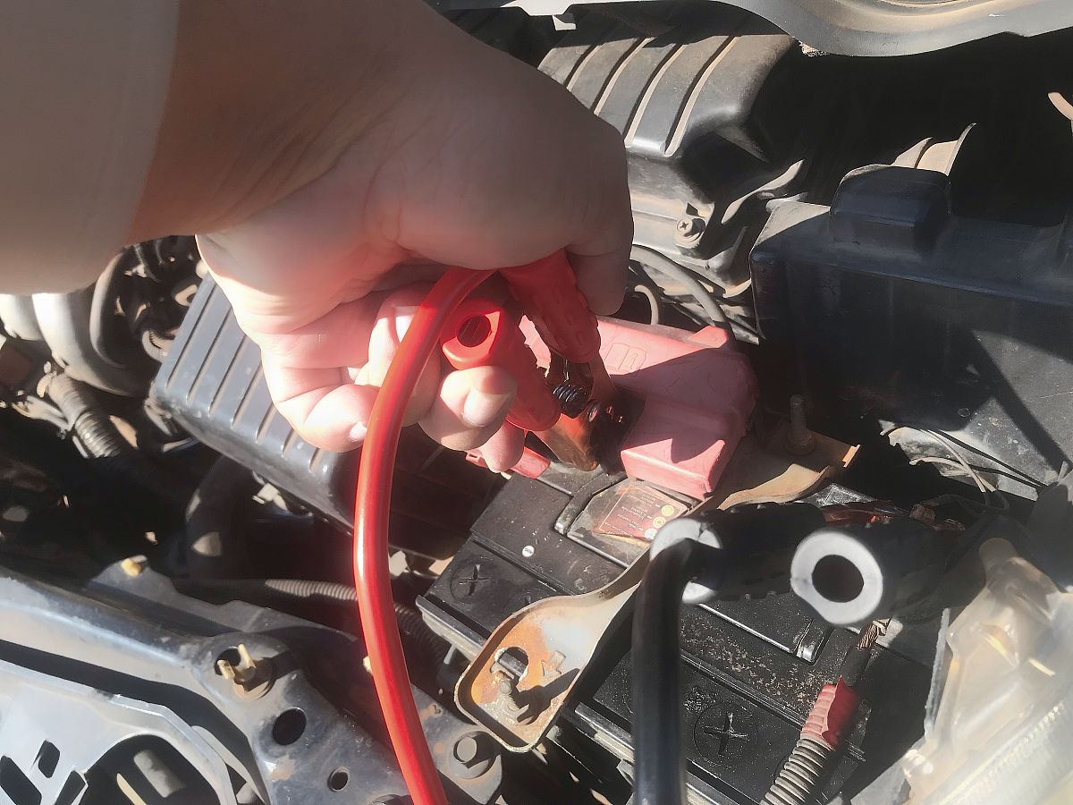 汽车熄火后电子节气门不熄火，反复开启的原因和解决方法