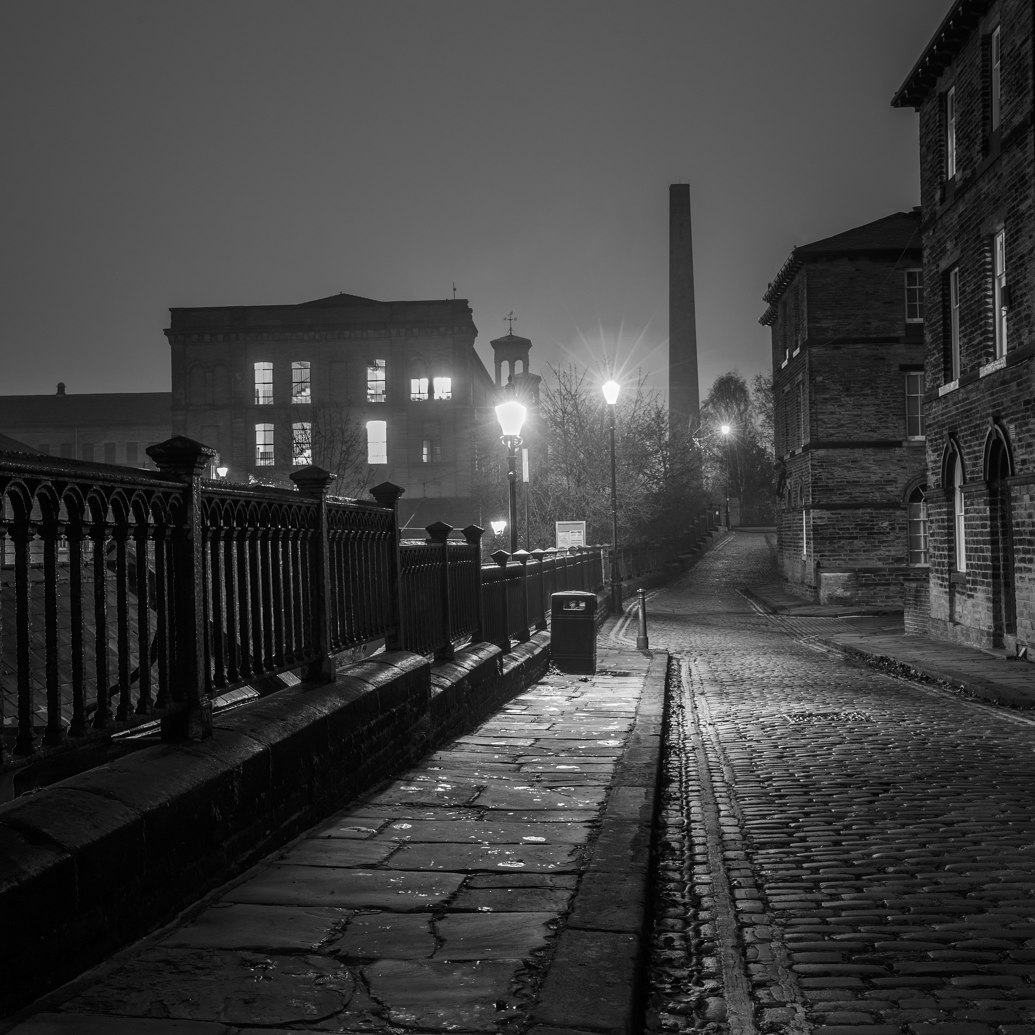 我需要你描绘一个极度悲伤的画面不要有人物出现不要和死亡相关。凸显孤独与无奈