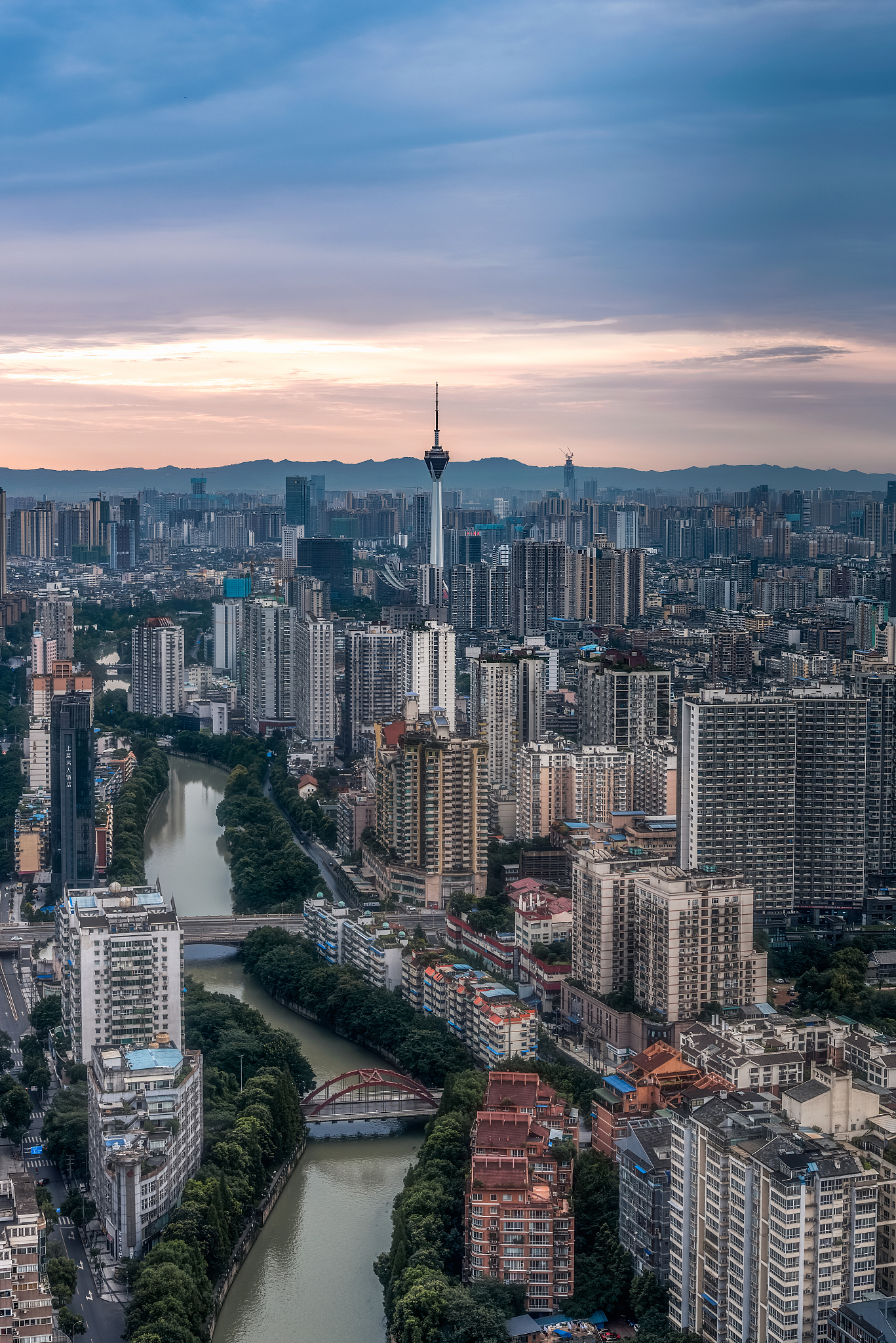 成都2021年上中专学校什么专业好？就业前景广阔的专业推荐