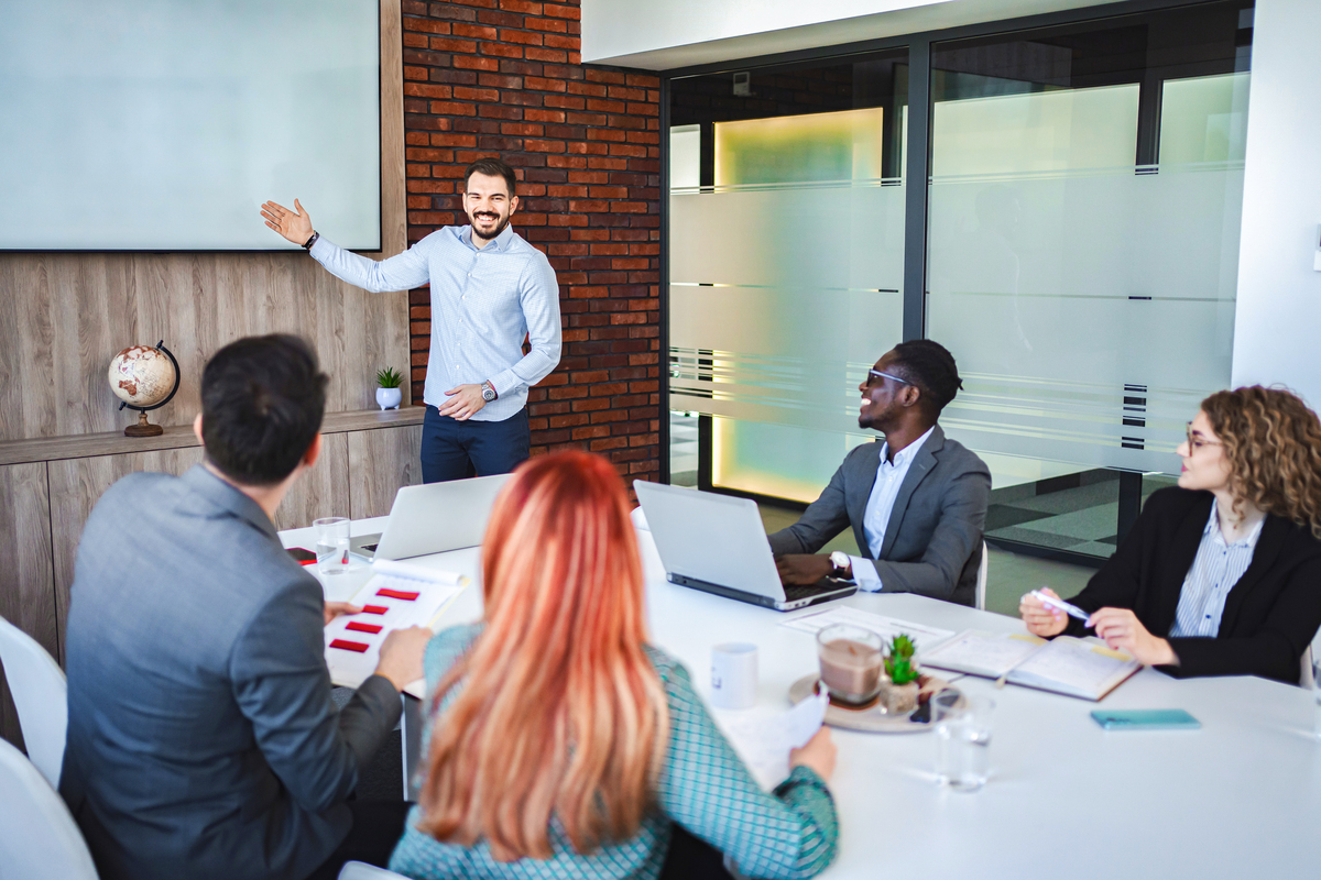 Simulating a Conversation with a Stranger in English