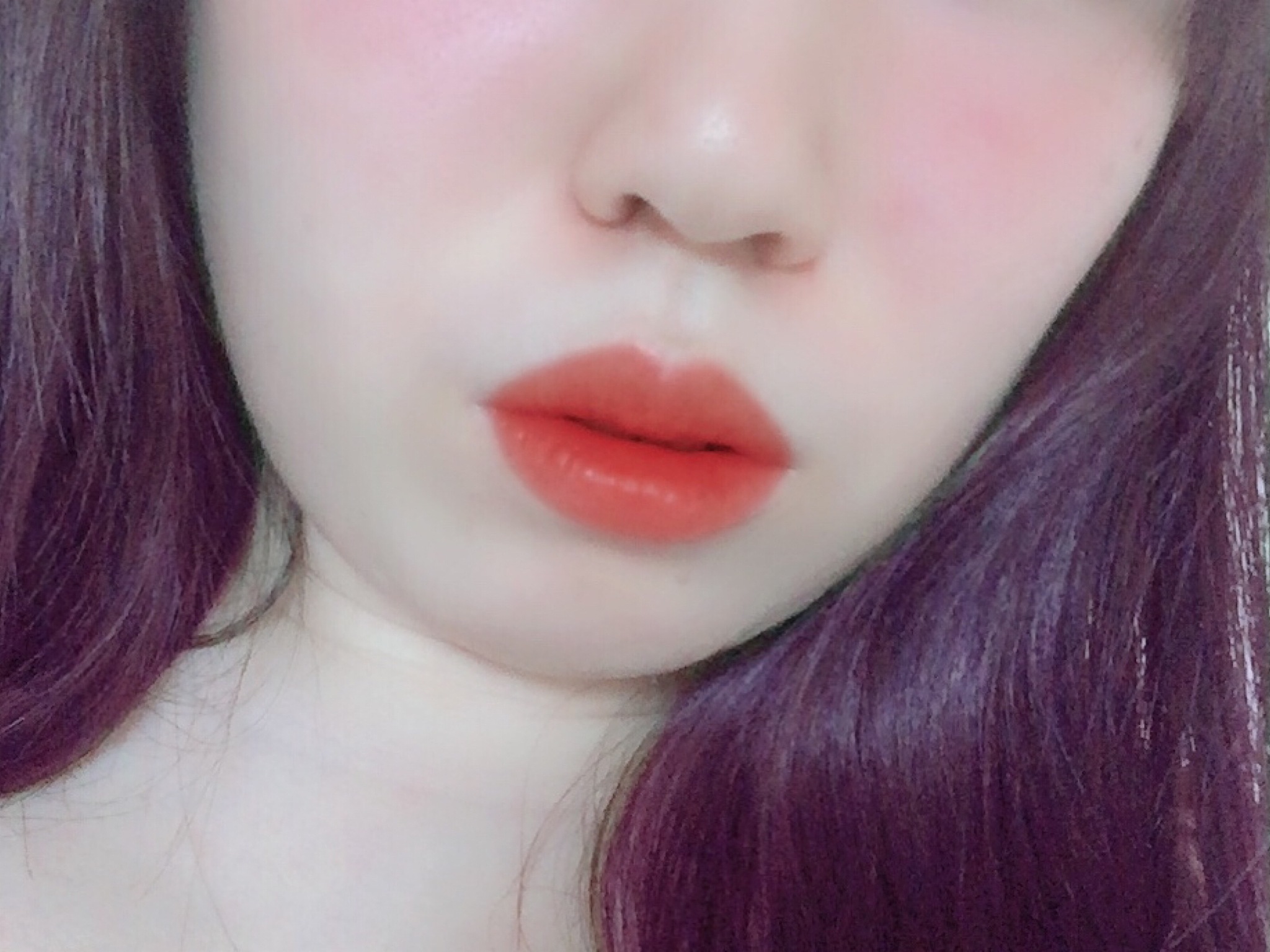 色丝慕唇膏搭配指南：不同色系服装打造百变风格