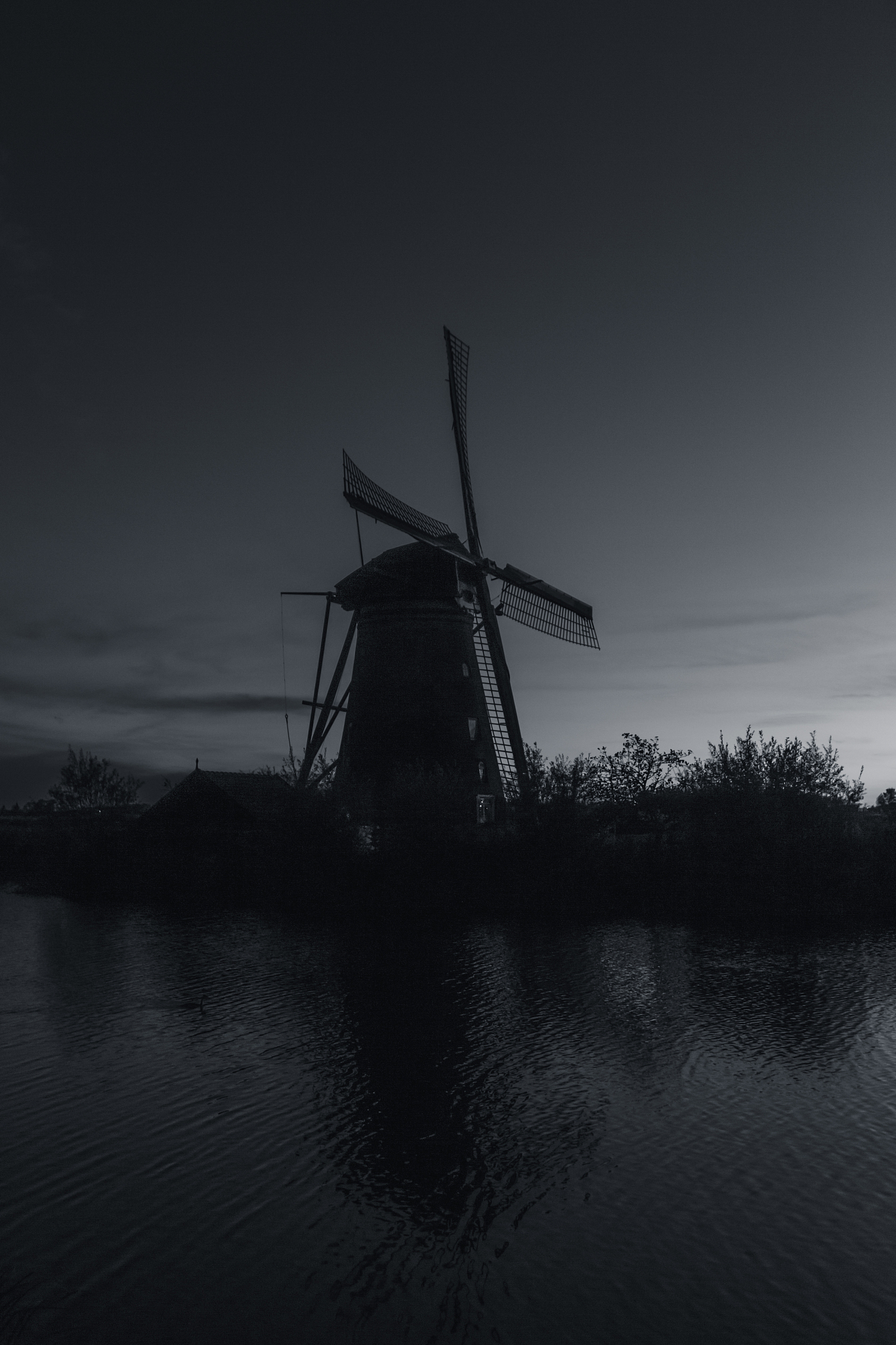 the sunset view of traditional dutch windmill in kinderdijk, net