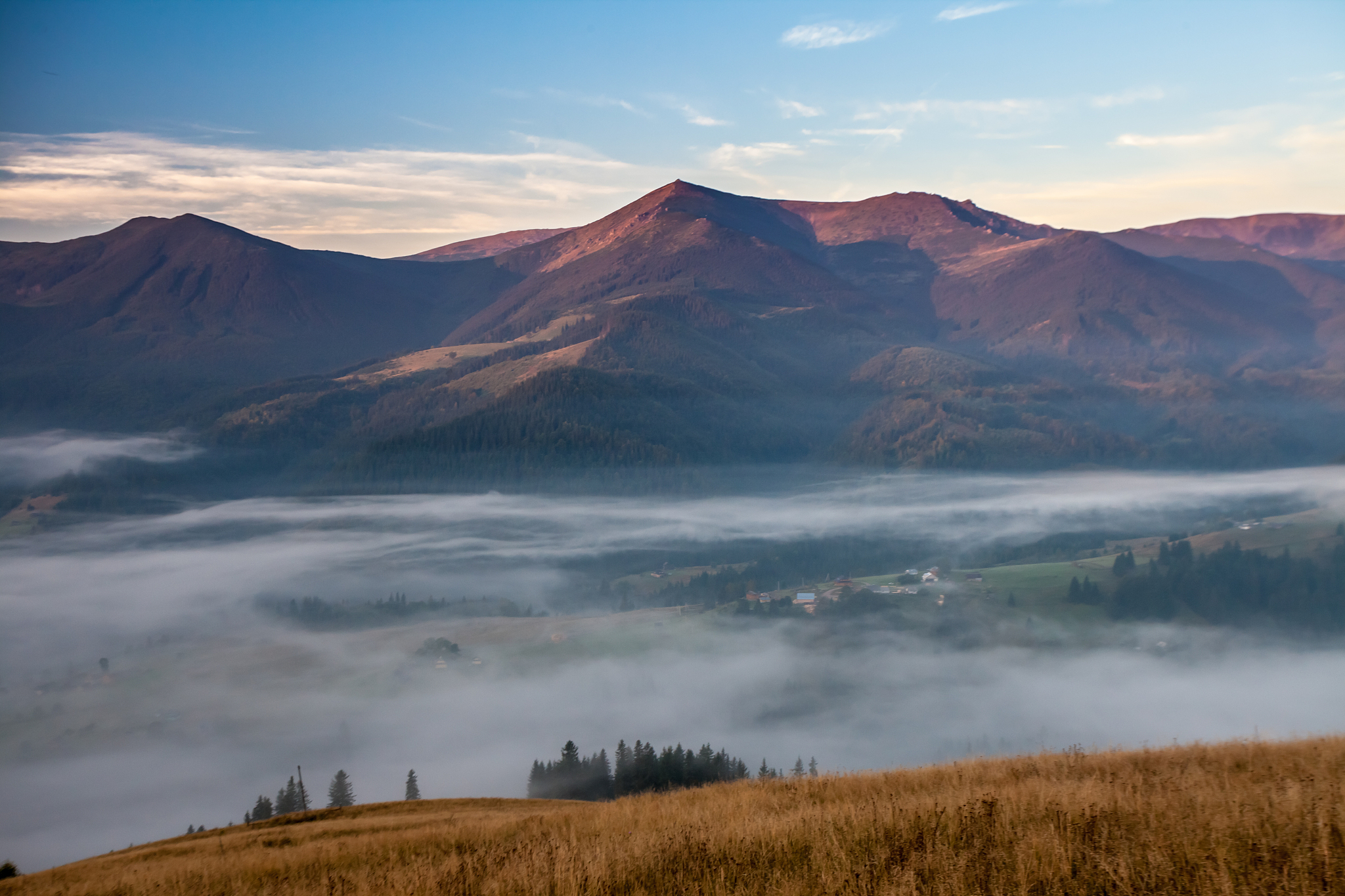 fog and cloud mountain valley landscape