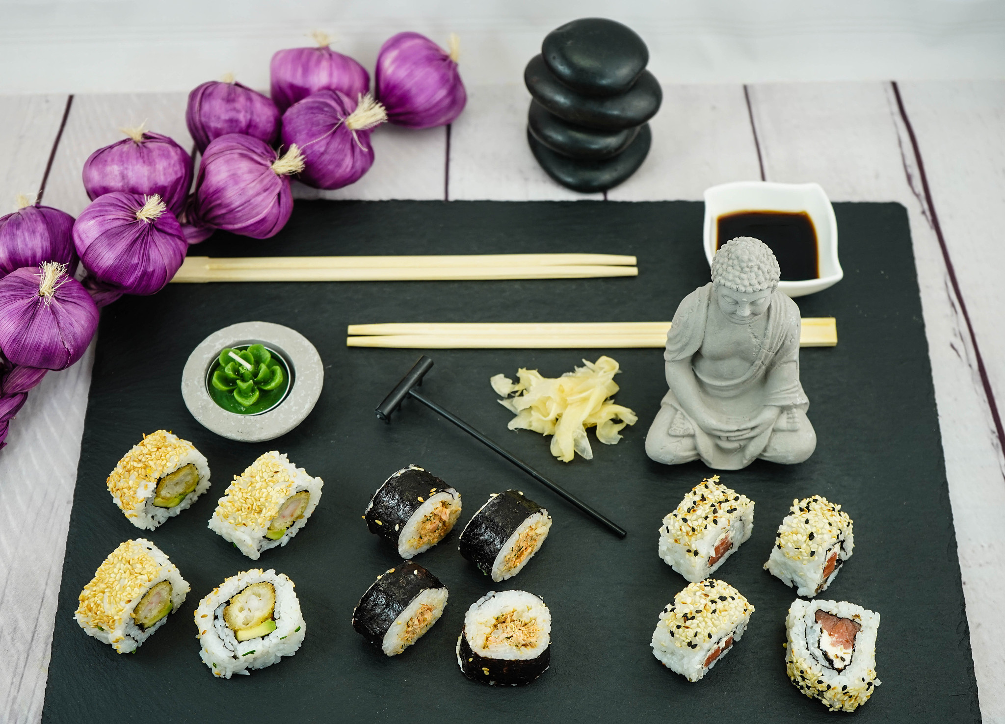 日本文化：伝統、食、教育、アニメ、芸術、着物、歴史、風習、音楽、温泉