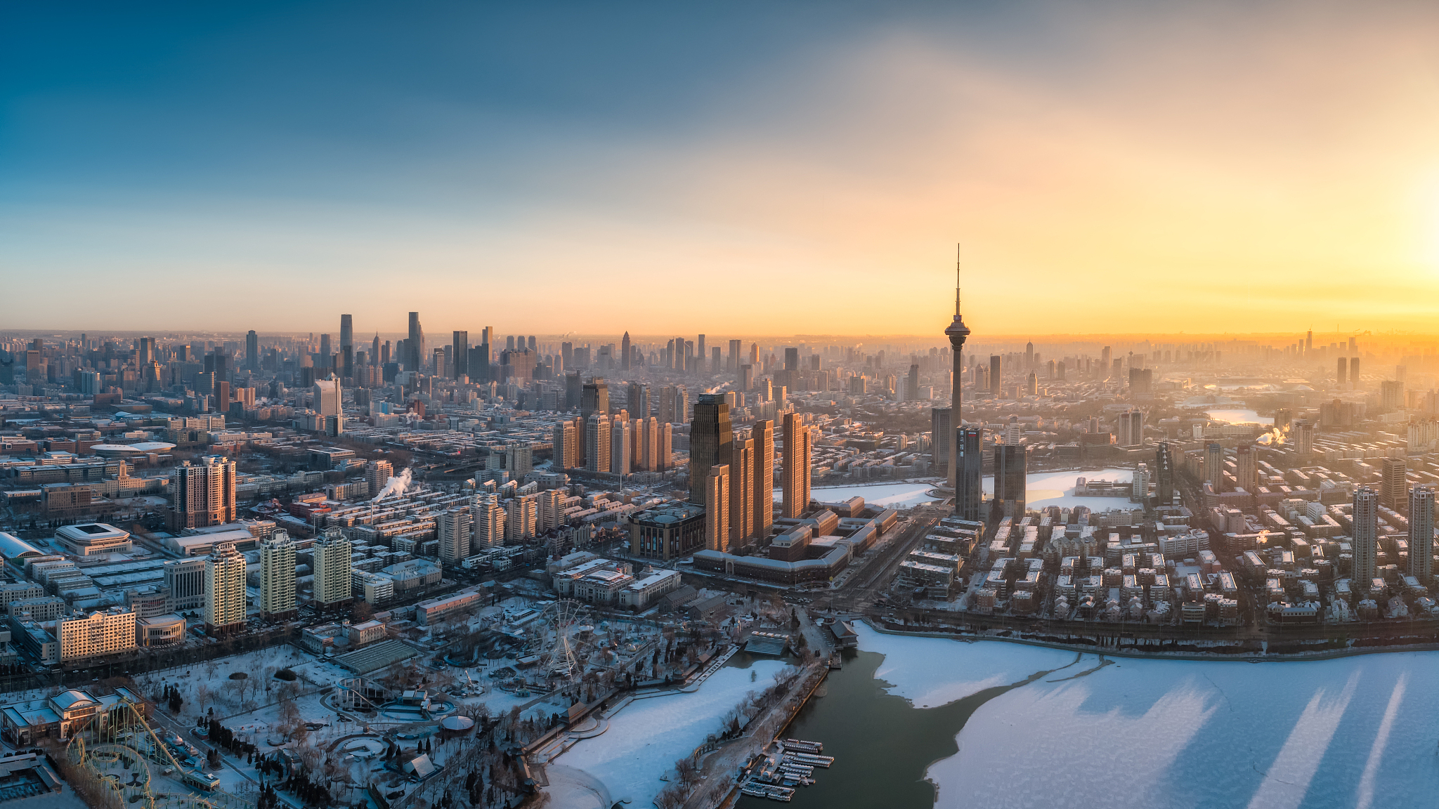天津市水上公园雪景天津广播电视塔
