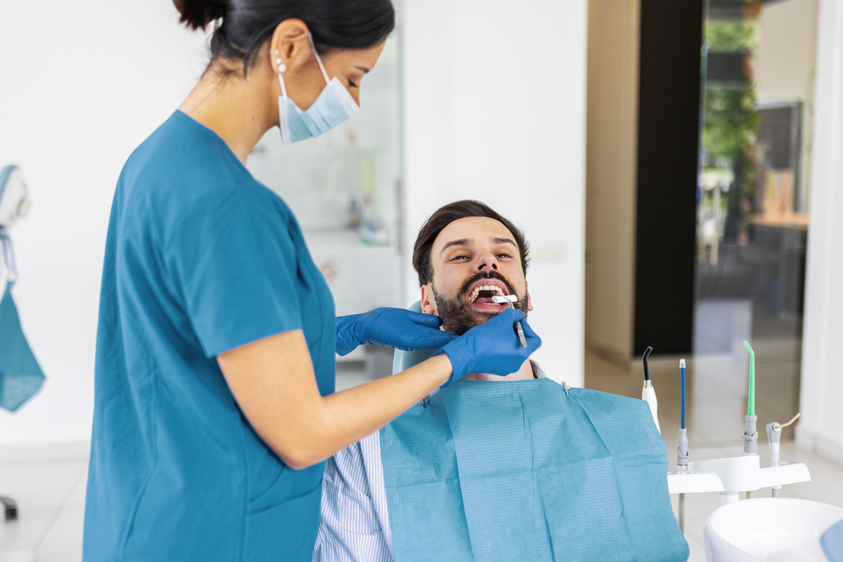 口腔修复专家标准：成为一名优秀口腔修复医生的必备要素