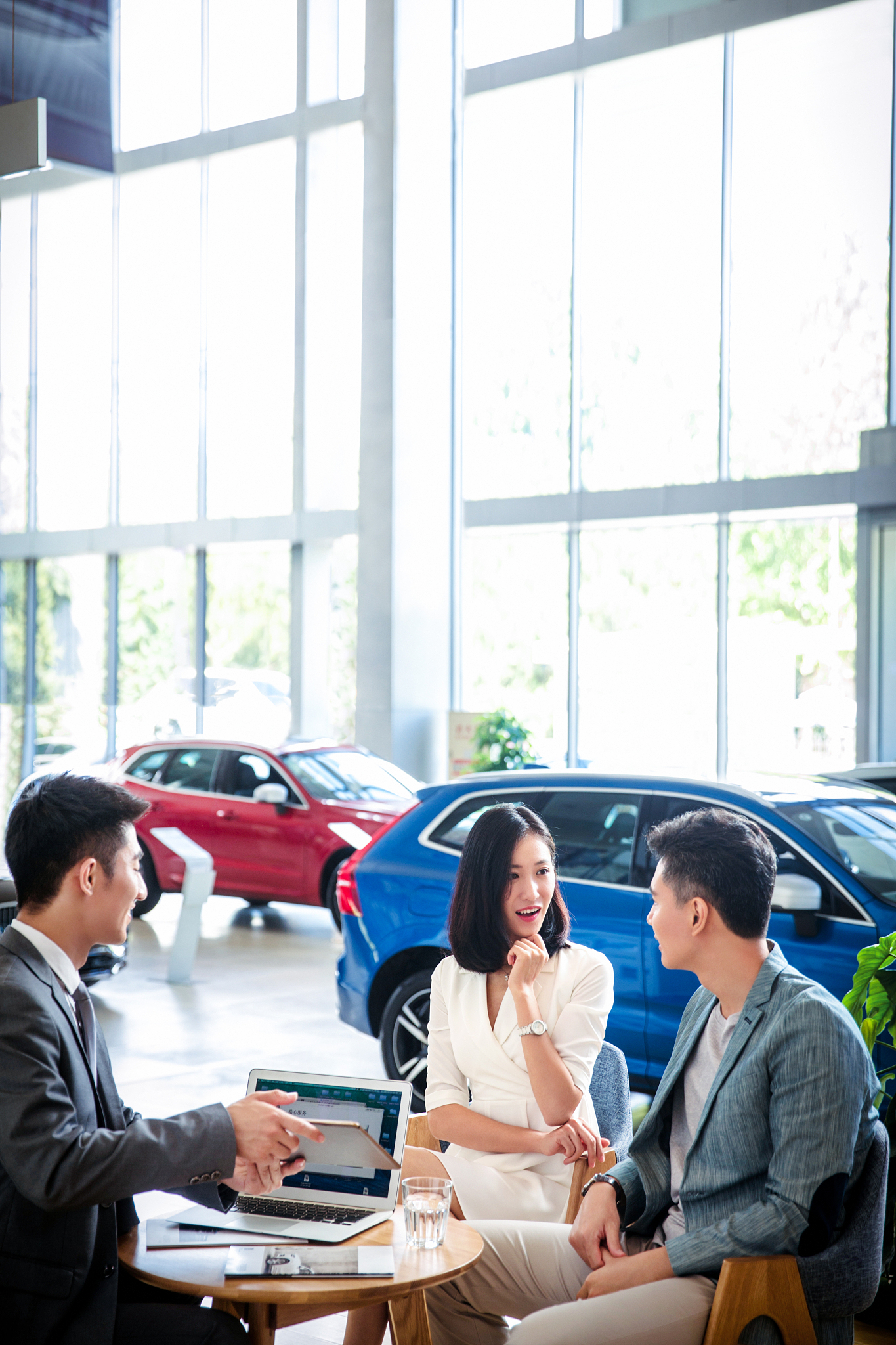 一年汽车销售经验，我如何自我介绍？