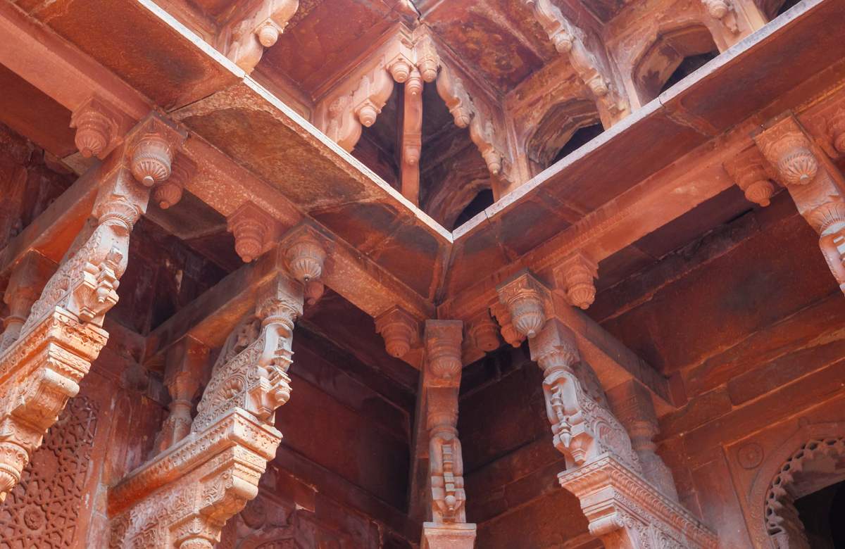 简化英文短句- Introduction of Buddhism in China during the Han Dynasty- Buddhist architecture in China temples pagodas grottoes- Indian influence and Sinicization of Buddhist architecture- Chinese wood stru