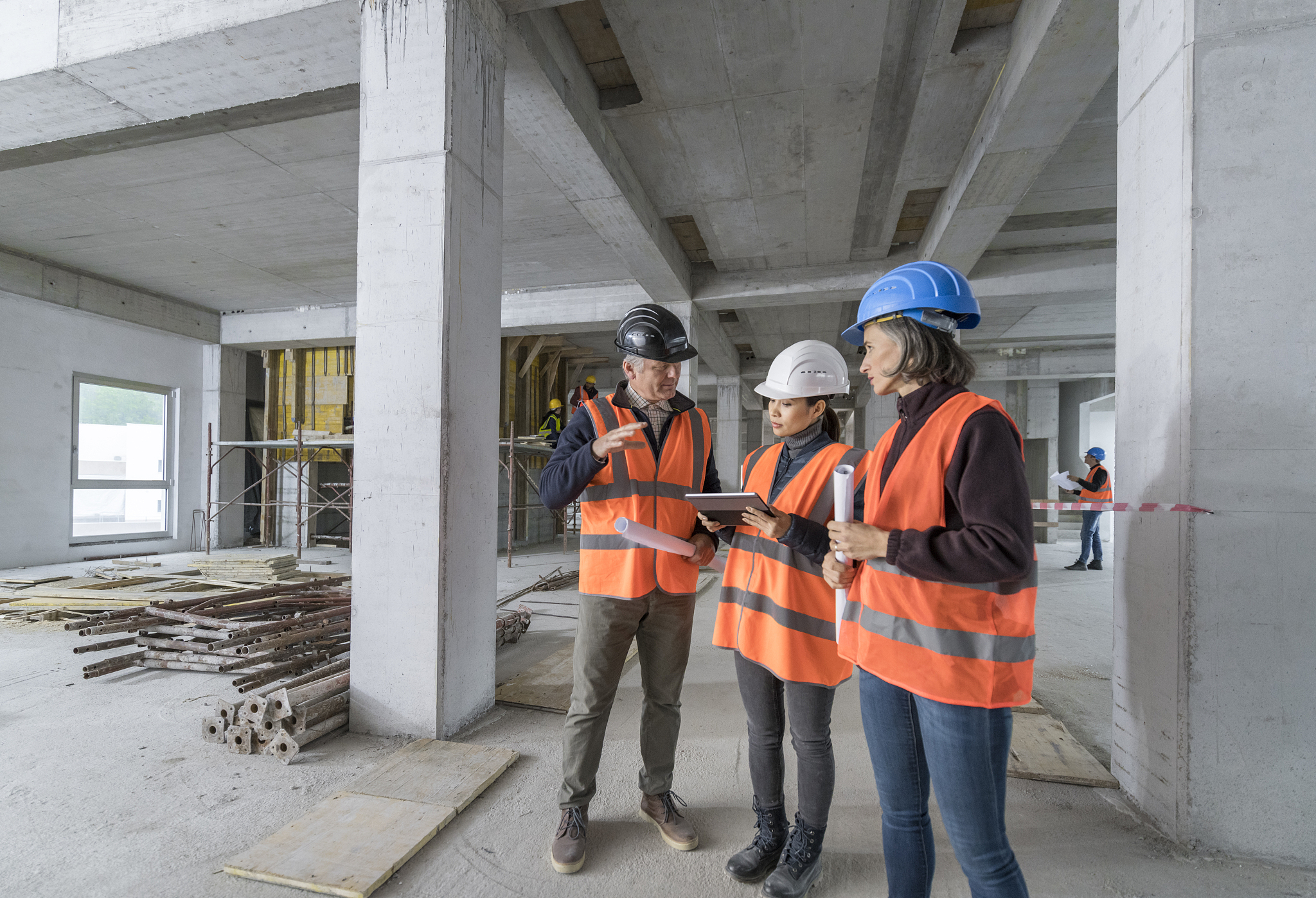 architects discussing at site