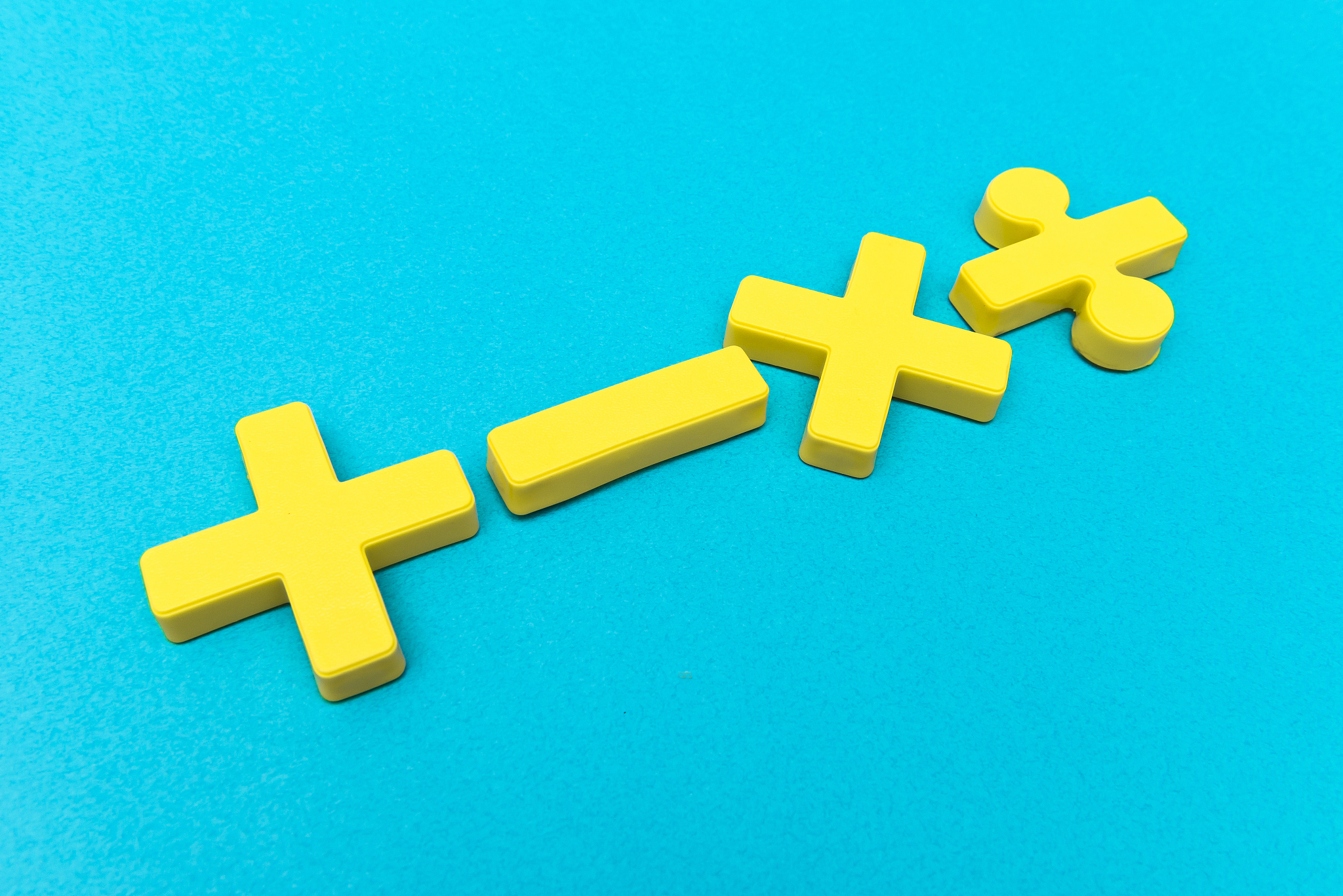 18 ÷ 3 x 3: 乘法和除法运算顺序