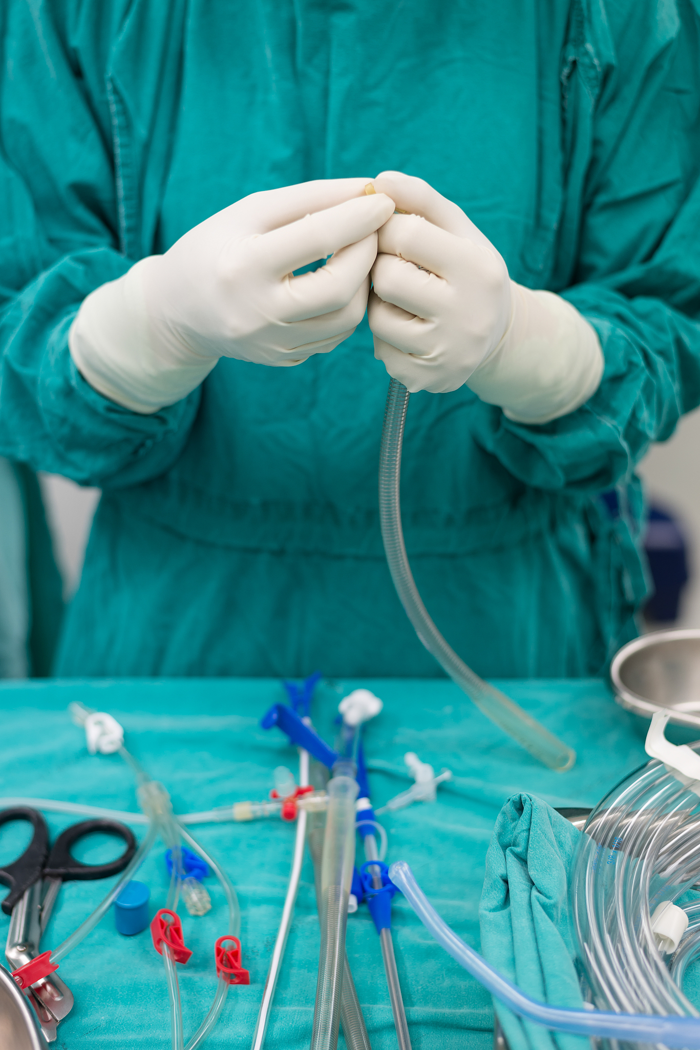 scrub nurse praparing instruments for open heart operation