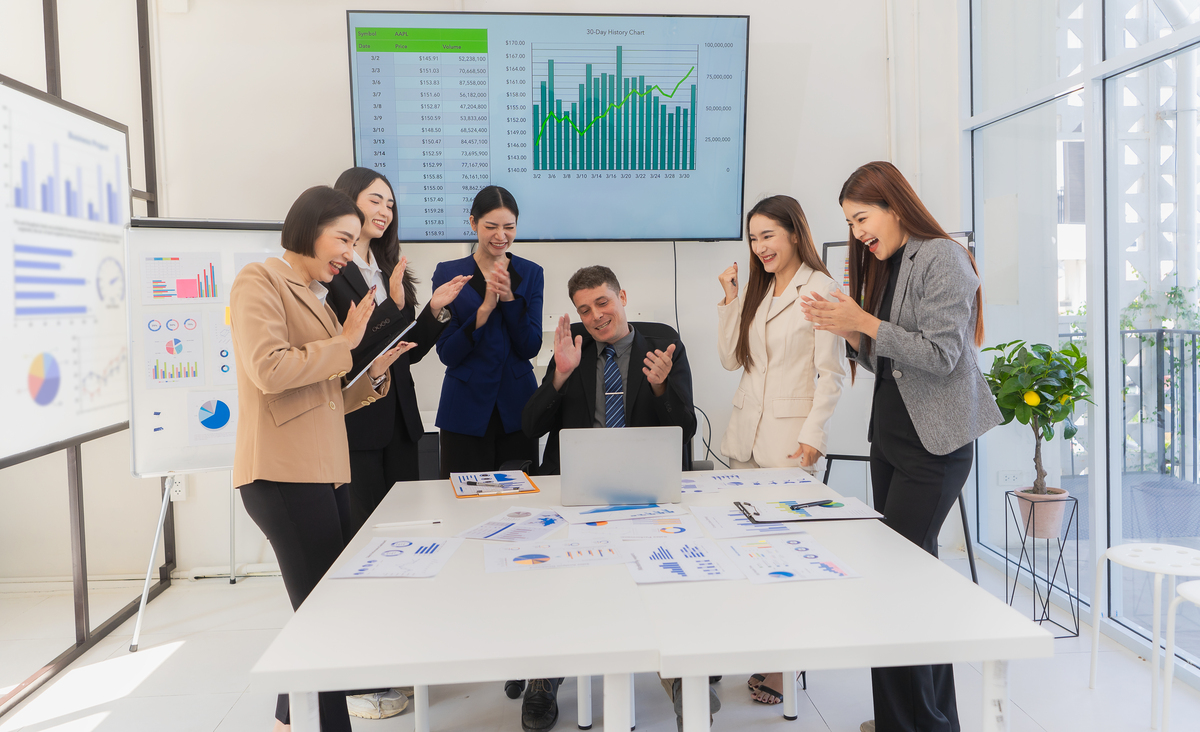 在具体社会效益上促进了我校对外交流与合作和外籍人才的引智、管理、服务。