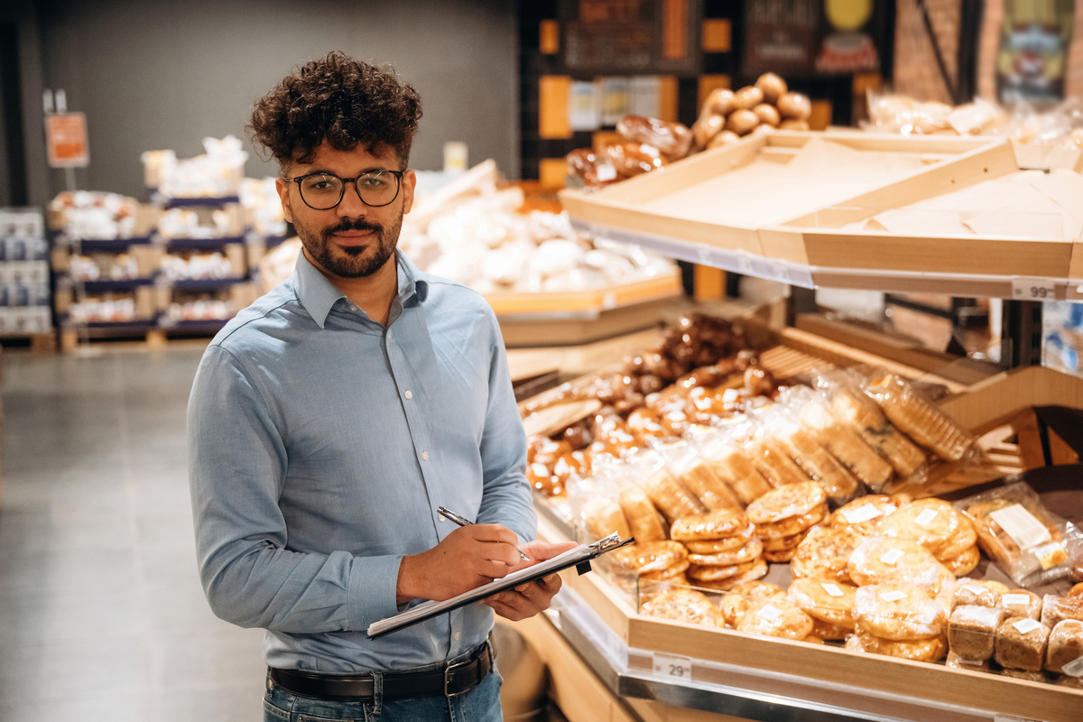 Comparative Analysis of Business Models: Yuen-Zi Holdings vs. Taoli Bread