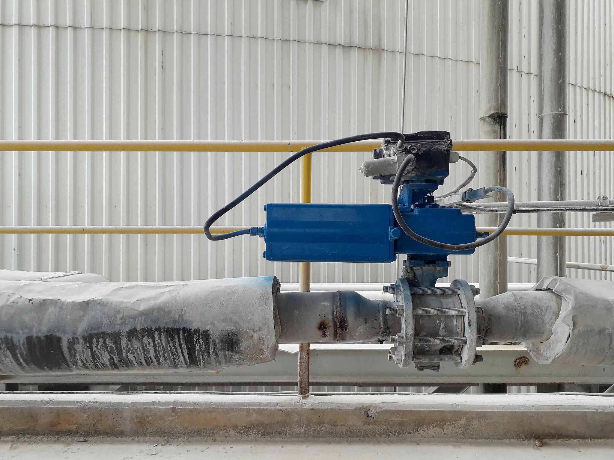 写一个包含地面隐藏式喷嘴单元除冰检测单元除冰废液检测单元智能控制单元除冰液供给单元除冰液输运单元除冰液回收单元的权利要求书