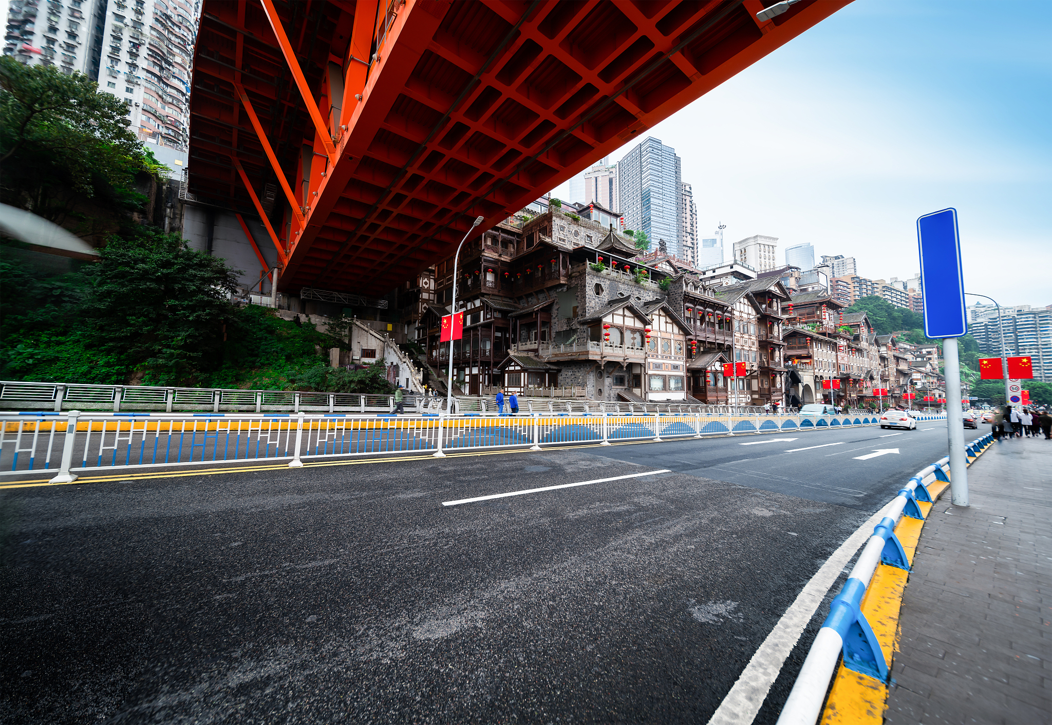 重庆旅游广告语：体验山城之美，开启难忘旅程