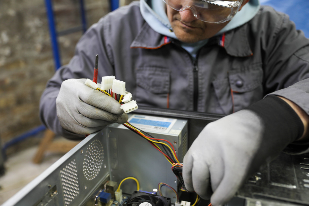 航空电子设备维修专科就业前景好不好呢