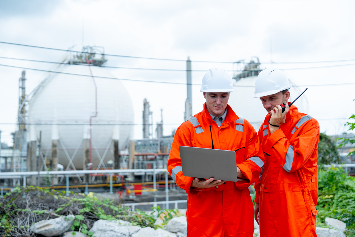 写一段150字关于天然气公司一线操作员下一步努力方向