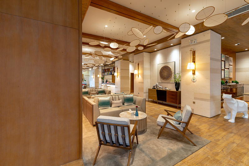 translate the following to japaneseThe shop entrance design is the refection of the shop interior design ii High quality of materials must be used at shopfront all stainless steel used at shopfront mu