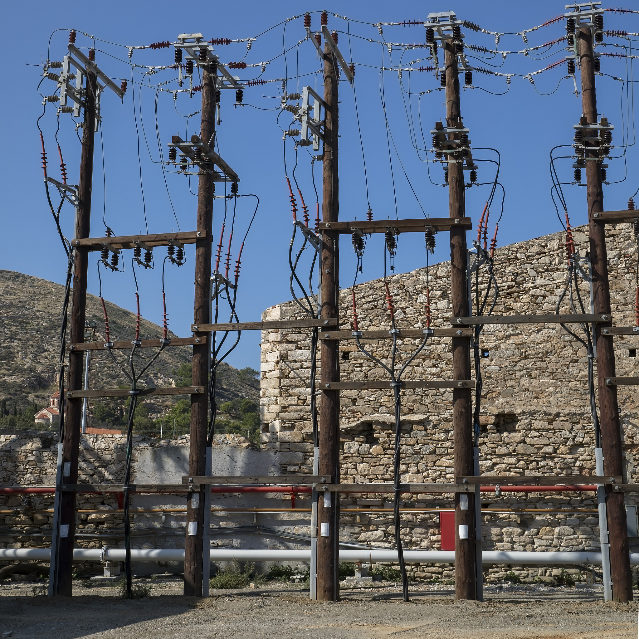 输电线路金具的工作环境