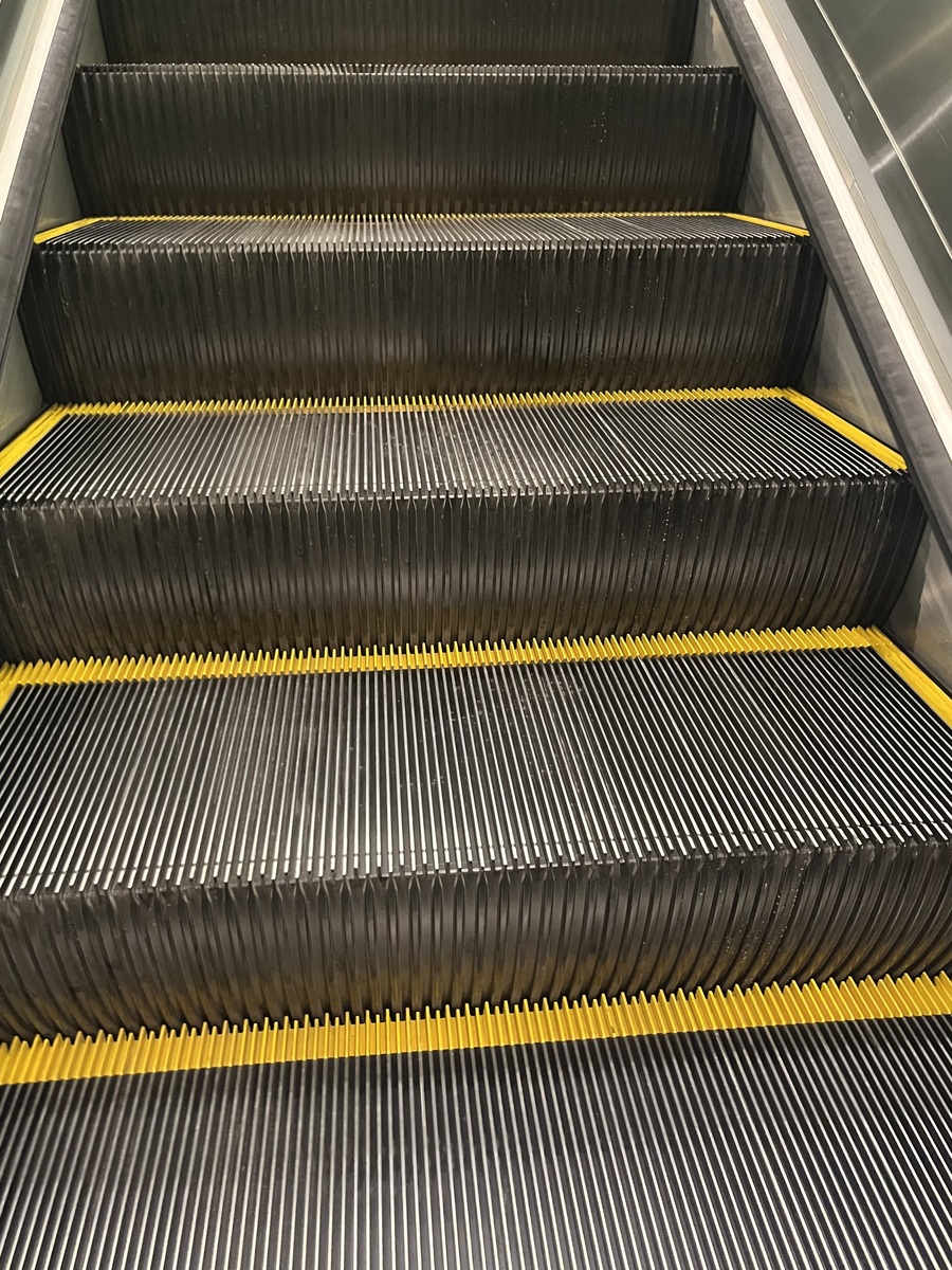 扶梯扶手带与梯级不同步？你需要检查这4个方面