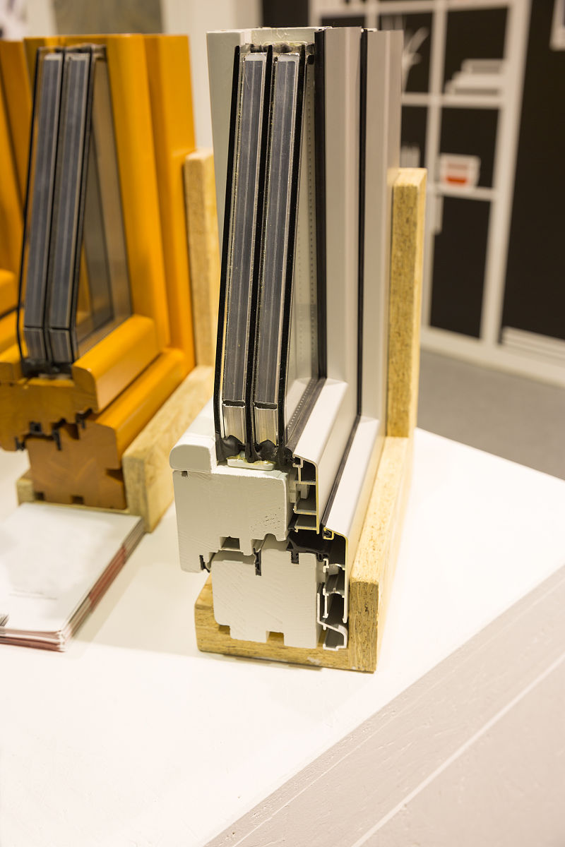 大屏包边方案详解：材料选择、安装步骤及维护技巧