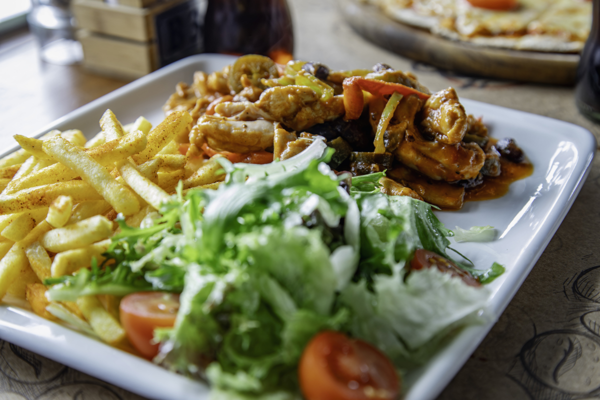 我在运营一个油管美食频道我现在需要为我自己的视频分类做一个播放列表。现在做一个关于泰国美食的列表请帮我列10与泰国美食相关的tag请帮我以油管热门美食搜索关键词标准来列谢谢