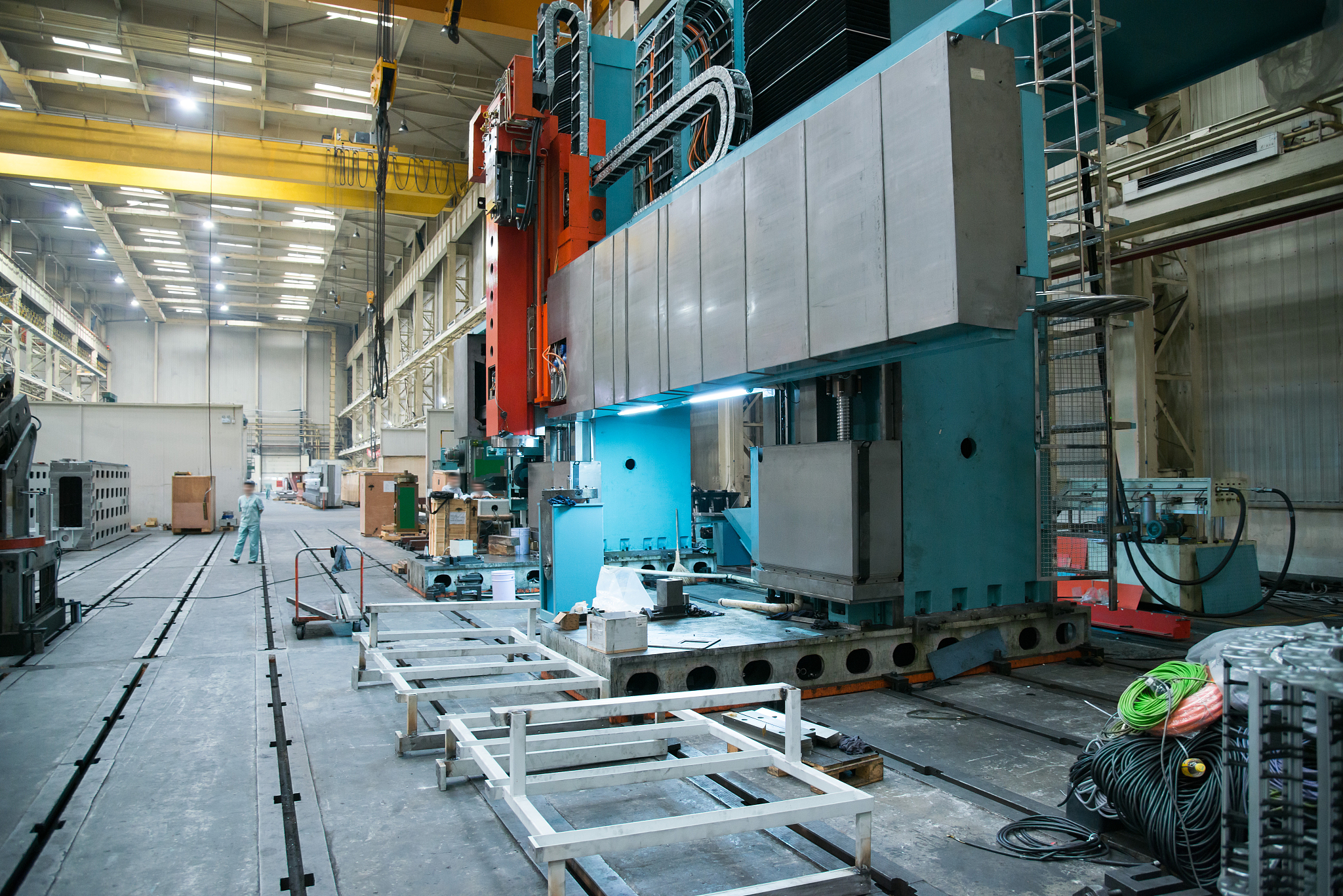 折弯机系统的性价比与适用于什么产业帮我用200字详细描述