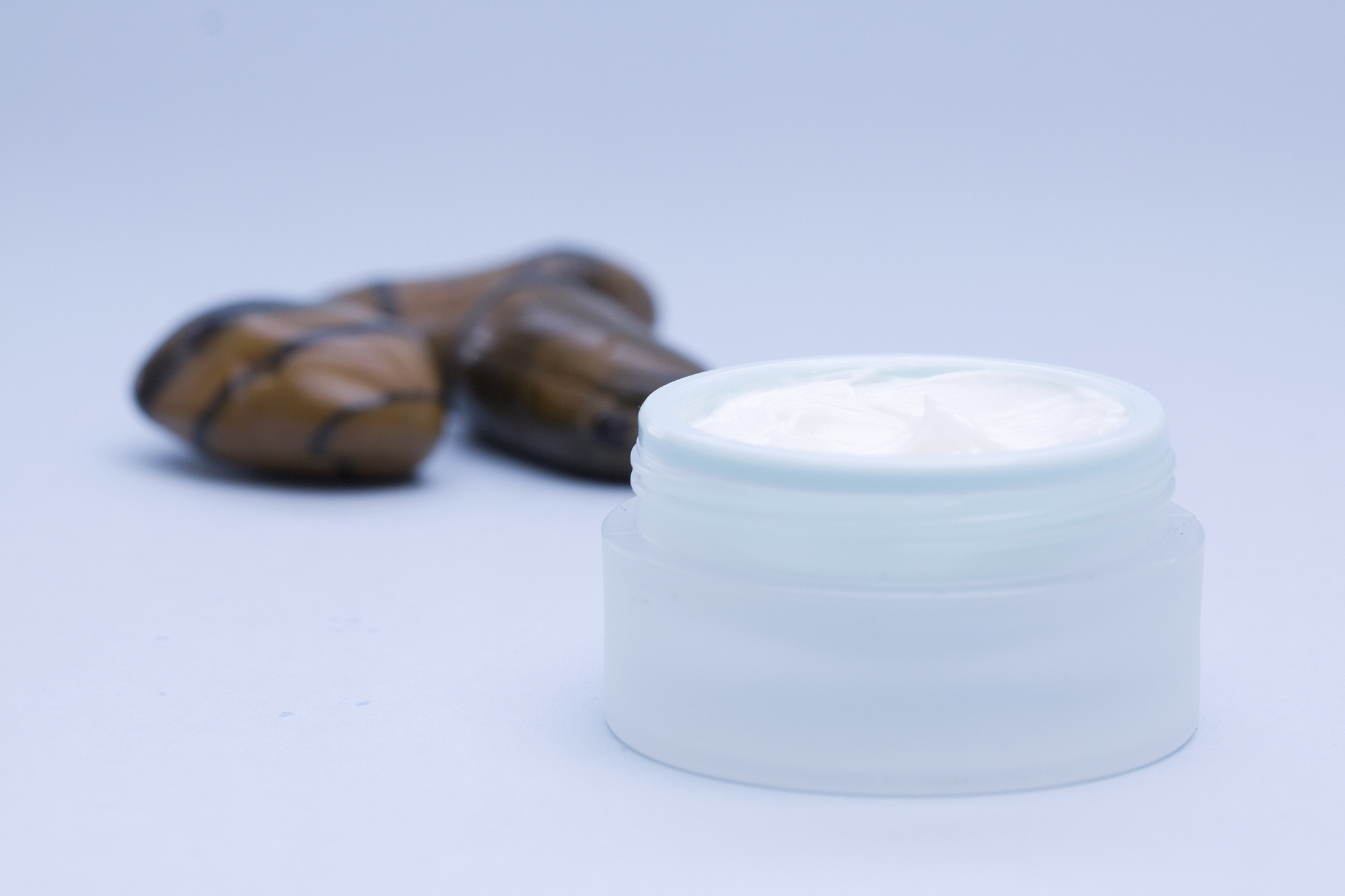 含牛脂的化妆品有哪些