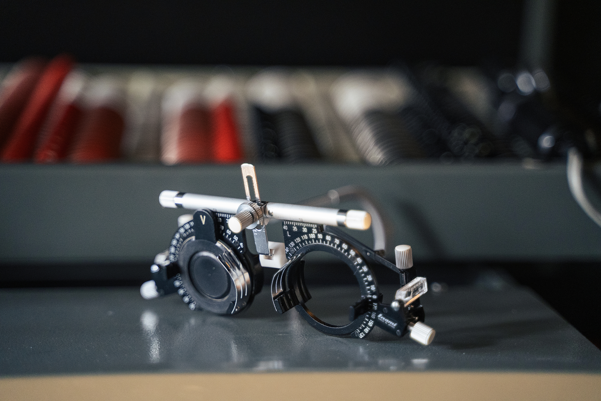 写一篇文案主题是近视主语是近视找眼呵