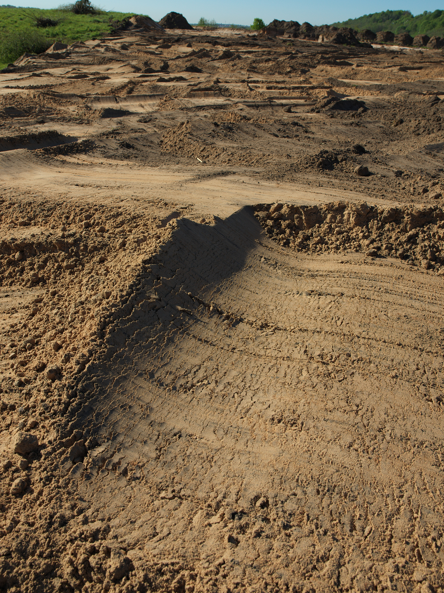 陕北土地荒漠化原因分析：气候、过度开垦、放牧等因素