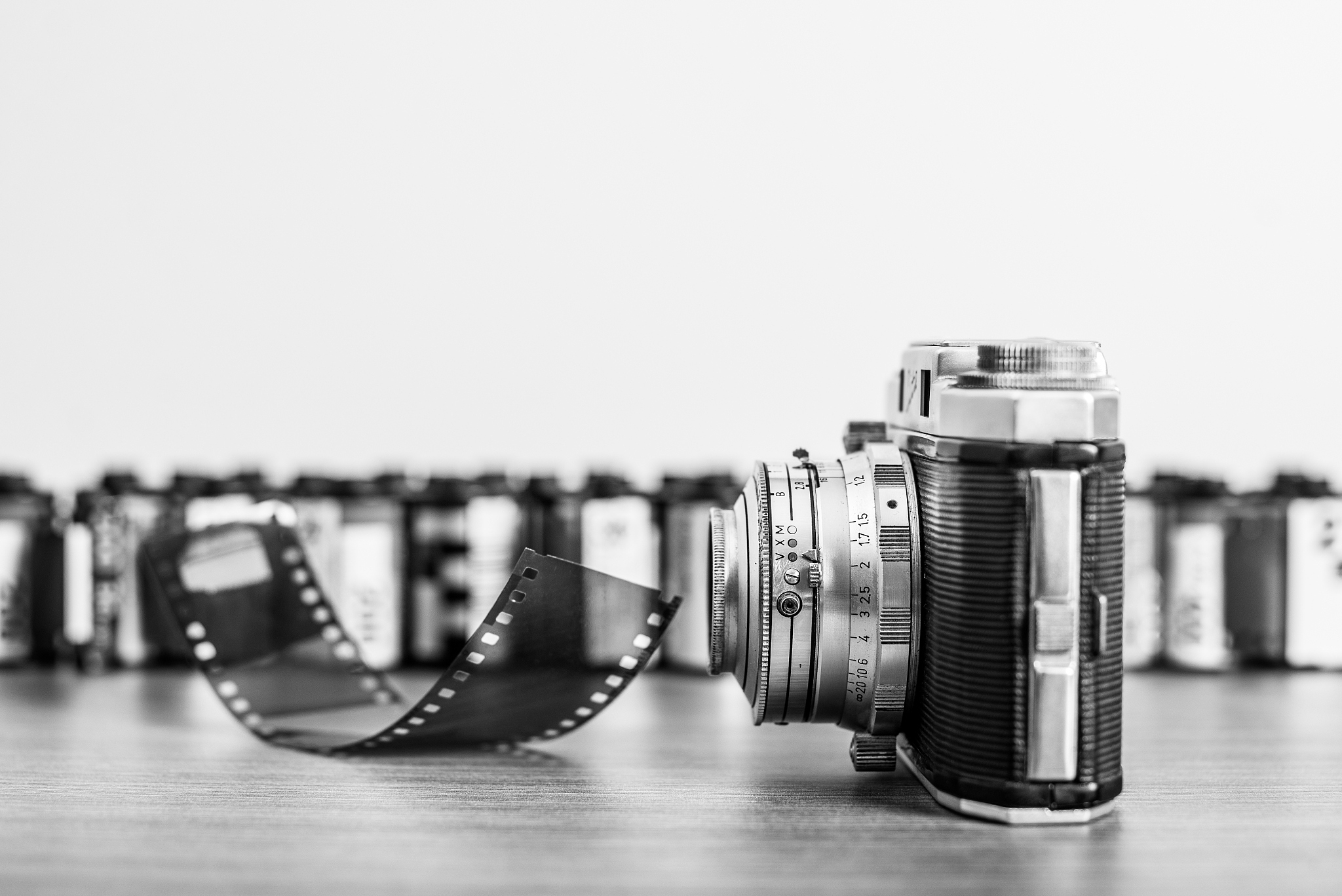 以摄影师的角度写一篇1200字单反相机为什么被淘汰了？的文章