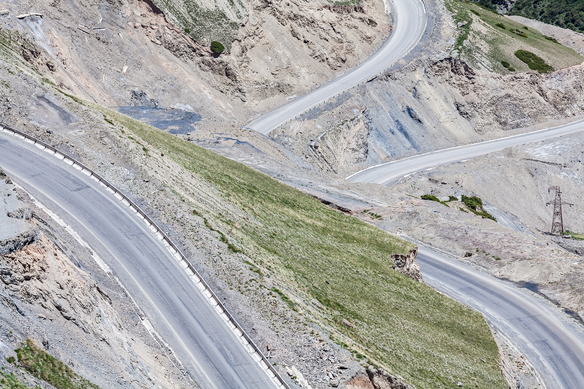road from osh to sara tash in kyrgyzstan.