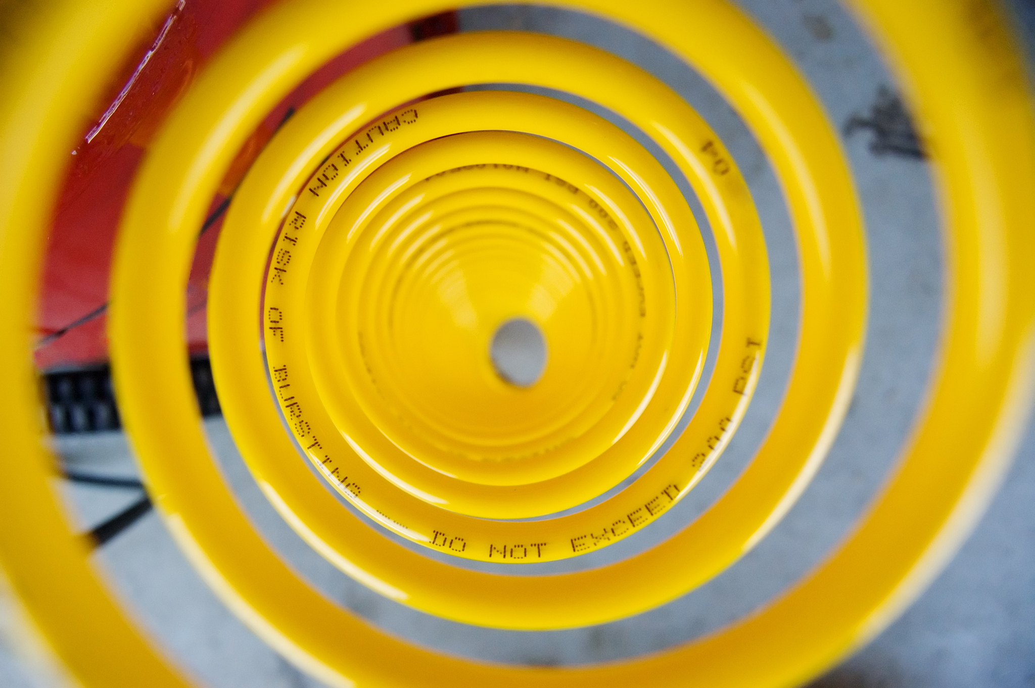 如何修复破裂的软管？千万别用胶带！