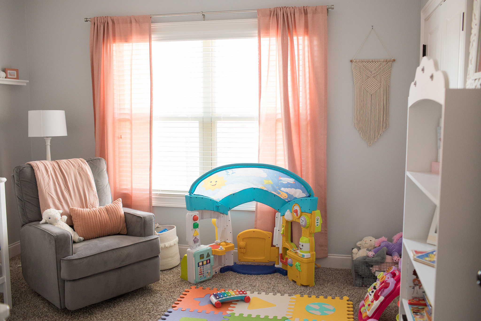 小学生房间布置指南：实用安全又有趣