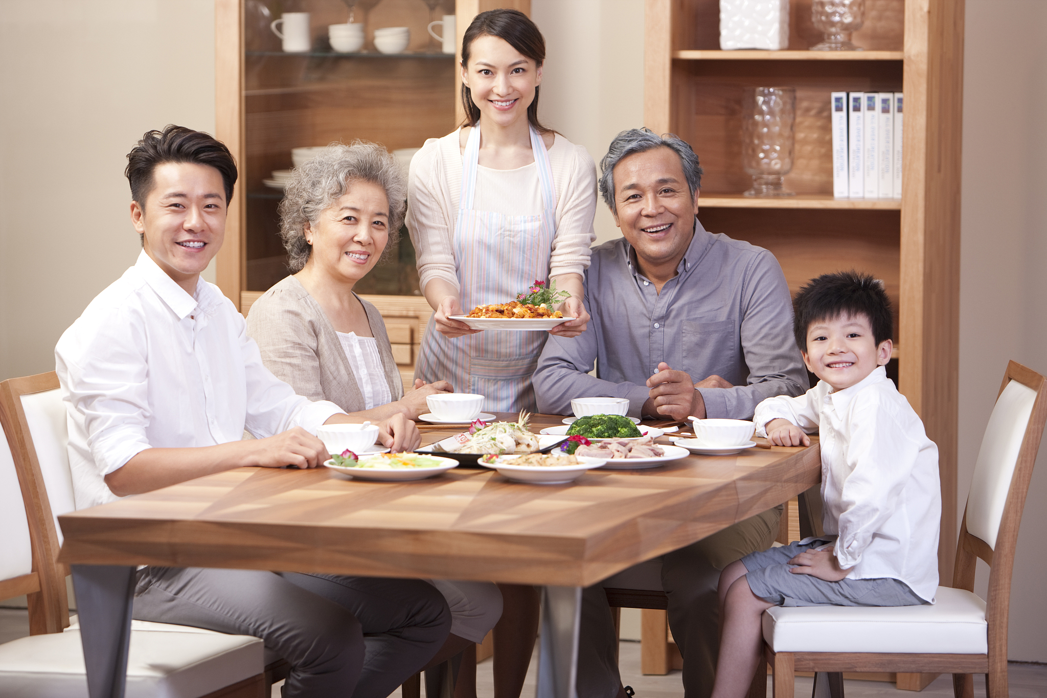 家庭聚餐的温馨时刻：化解尴尬，重拾融洽