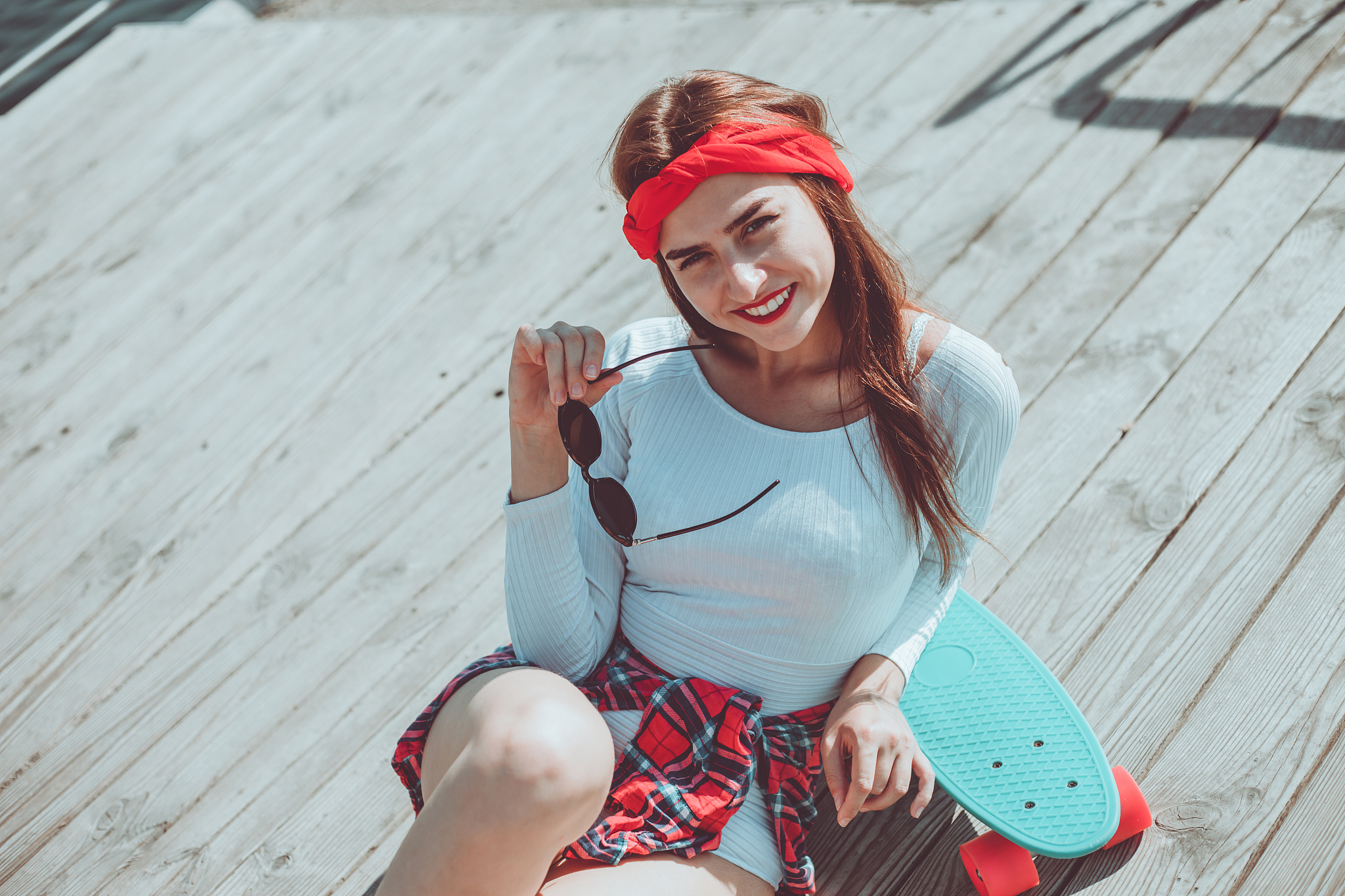 portrait of stylish skater woman at beach. attractive sexy woman