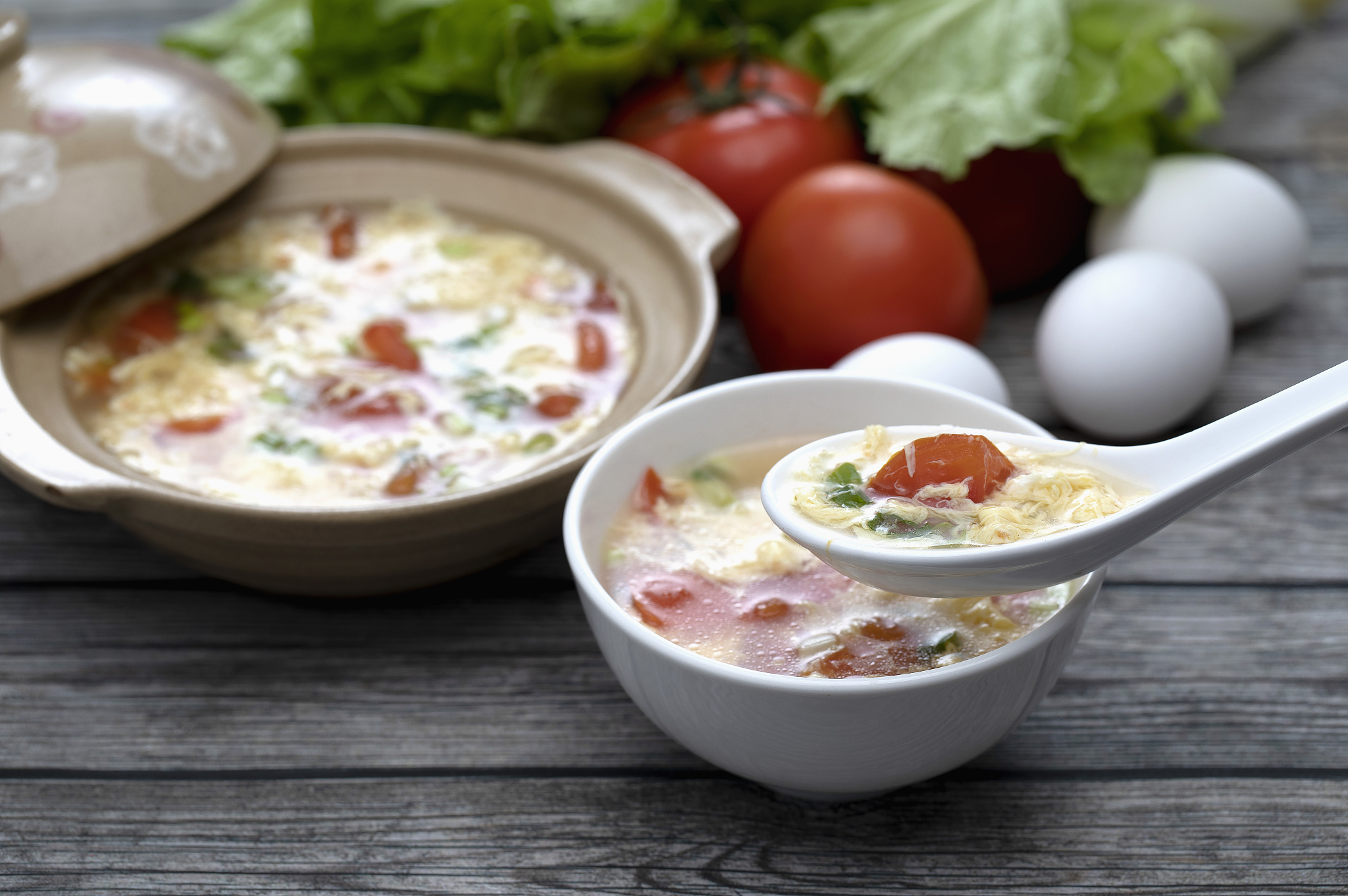 月子餐西红柿汤怎么做？简单易学，营养美味！