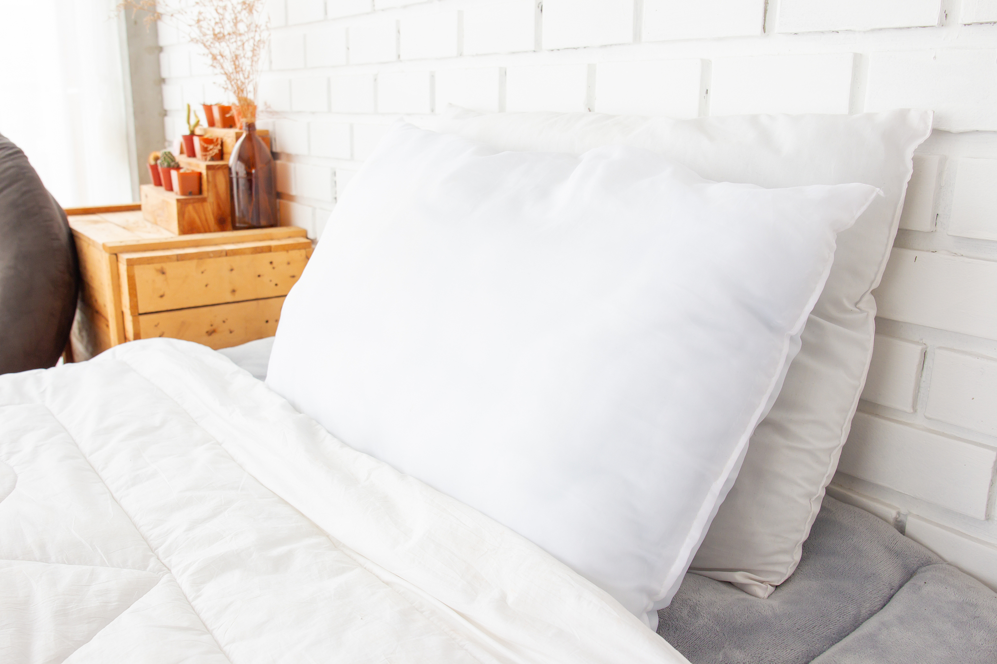 minimal bedroom.